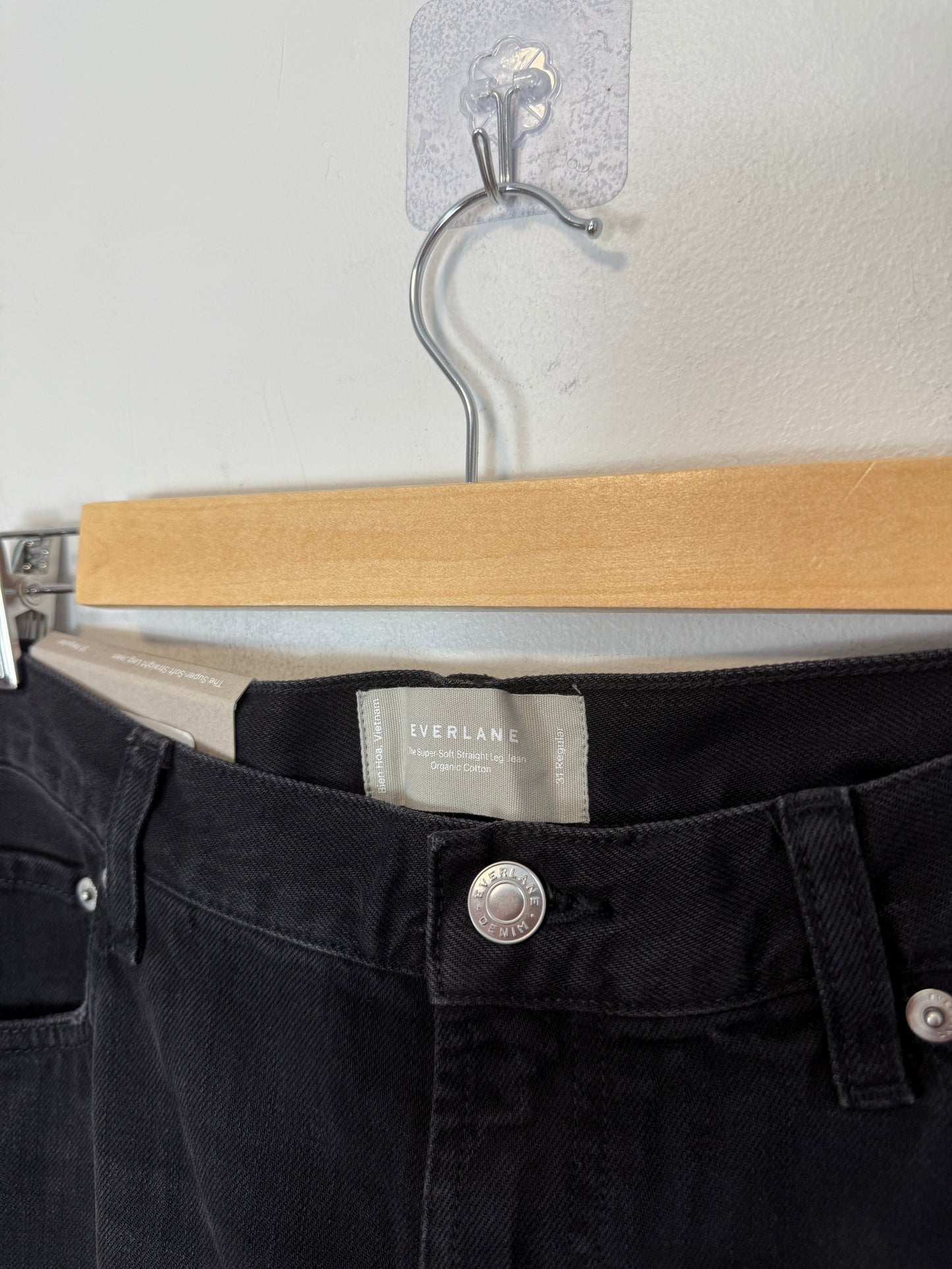 Everlane "The Super-Soft Relaxed Jean in Black" NWT (Size 31)