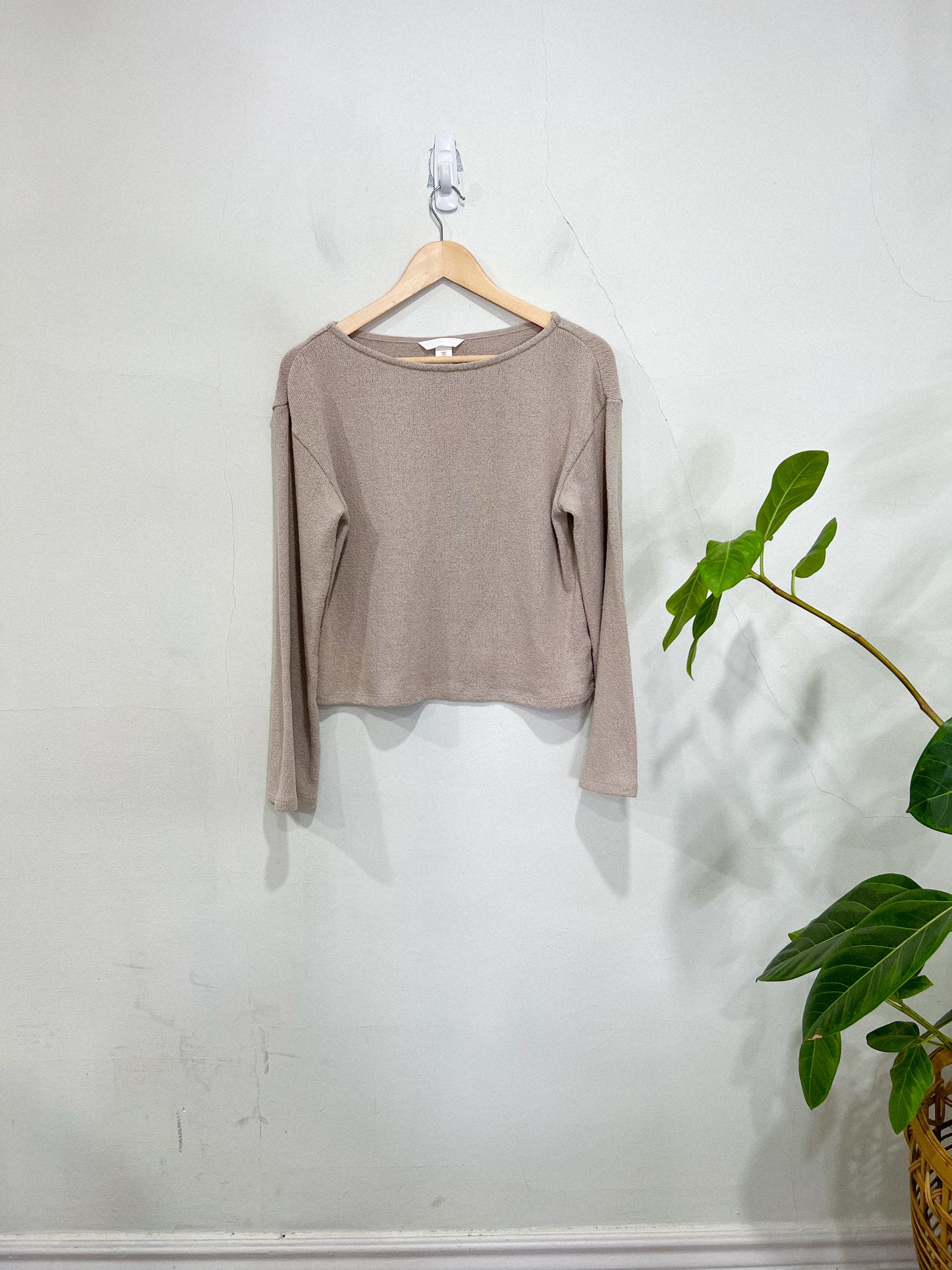 H&M Wide Arm Long Sleeve Cropped Tee in Beige (Size S)