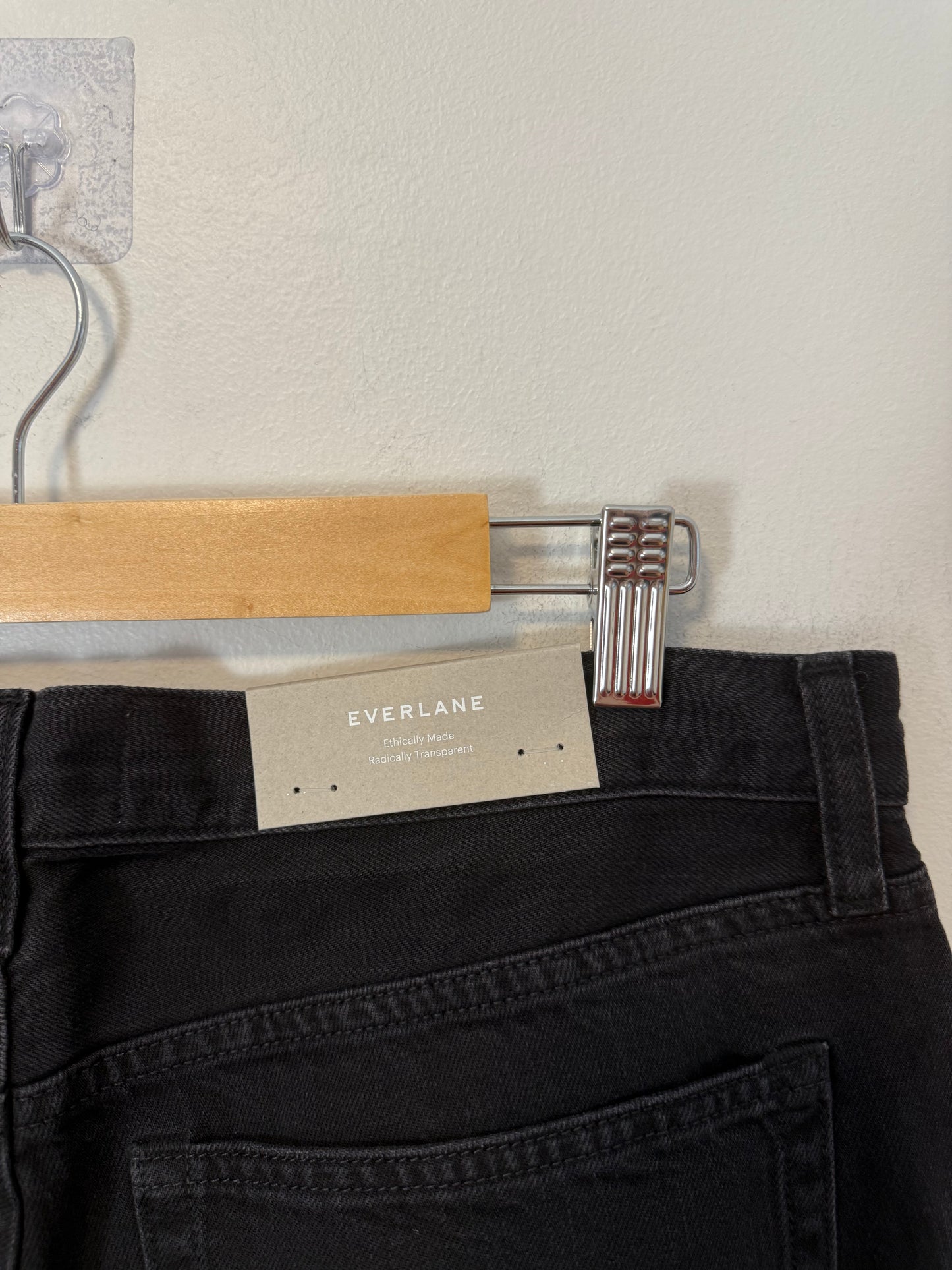 Everlane "The Super-Soft Relaxed Jean in Black" NWT (Size 31)