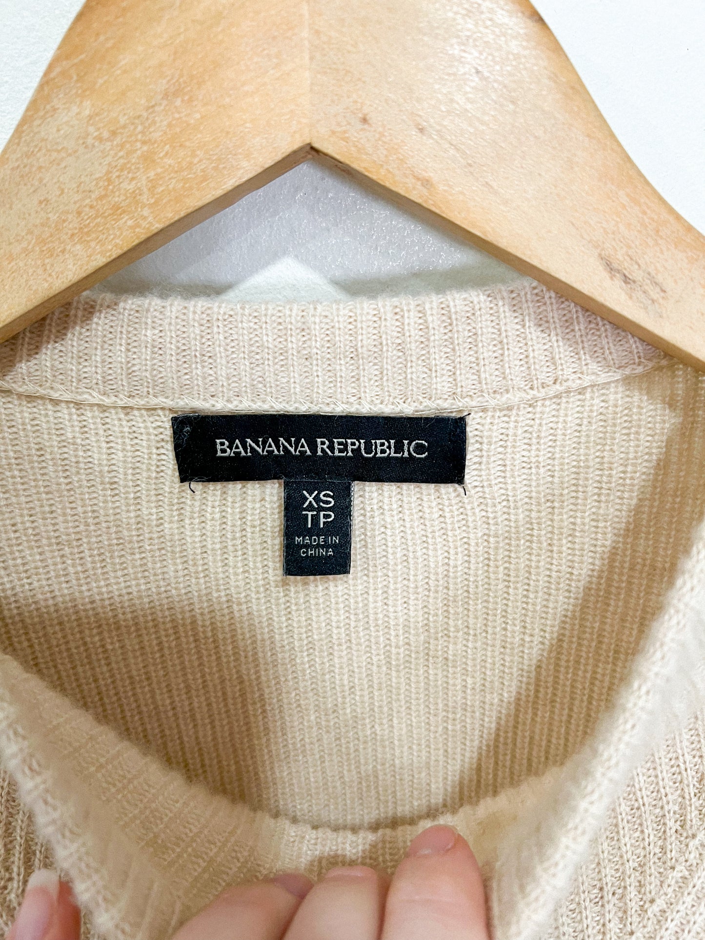 Banana Republic Wool & Cashmere Sweater Vest in Beige (Size XS-M)