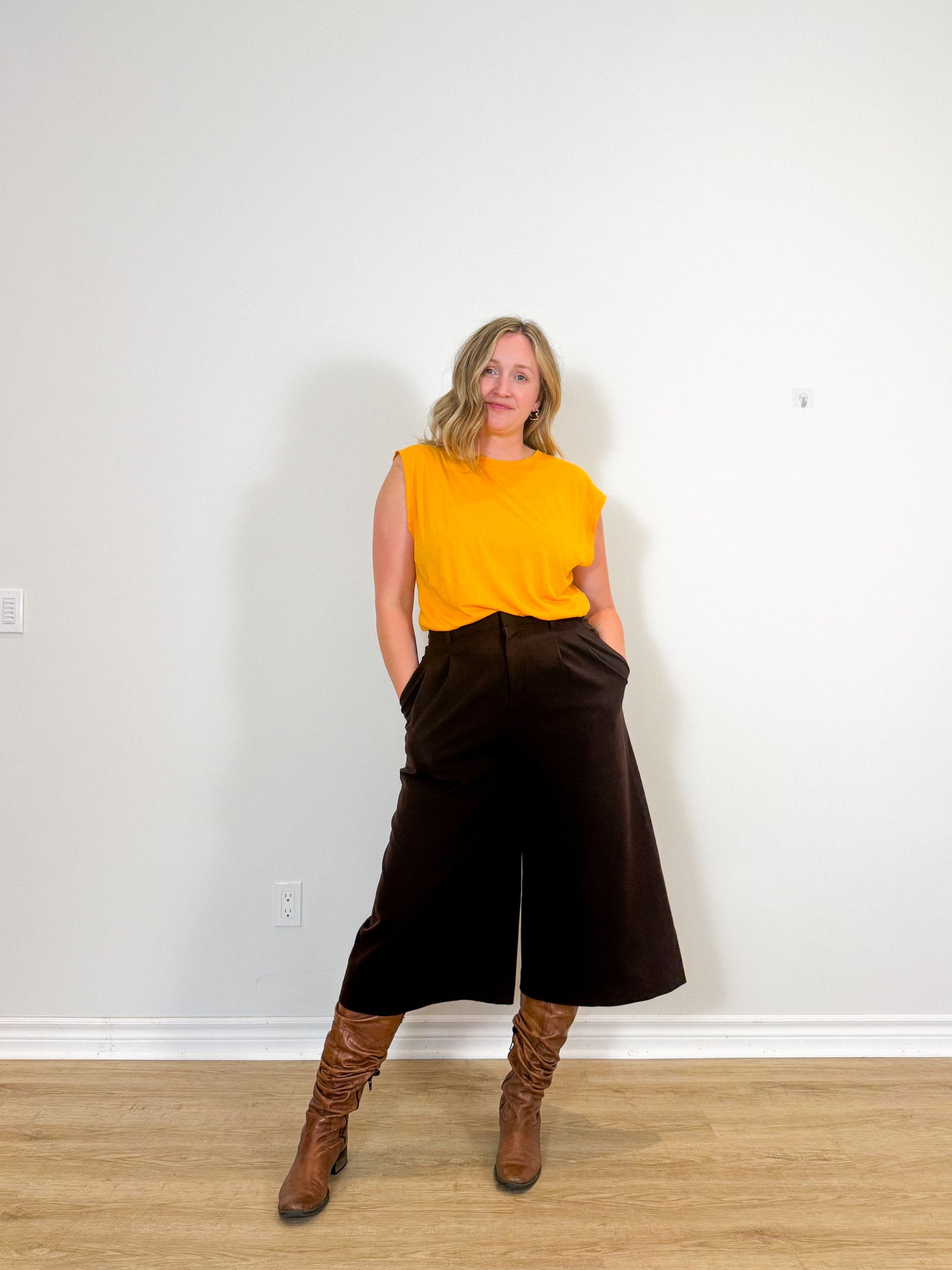 Uniqlo Wide Leg Culottes in Brown (Size M)