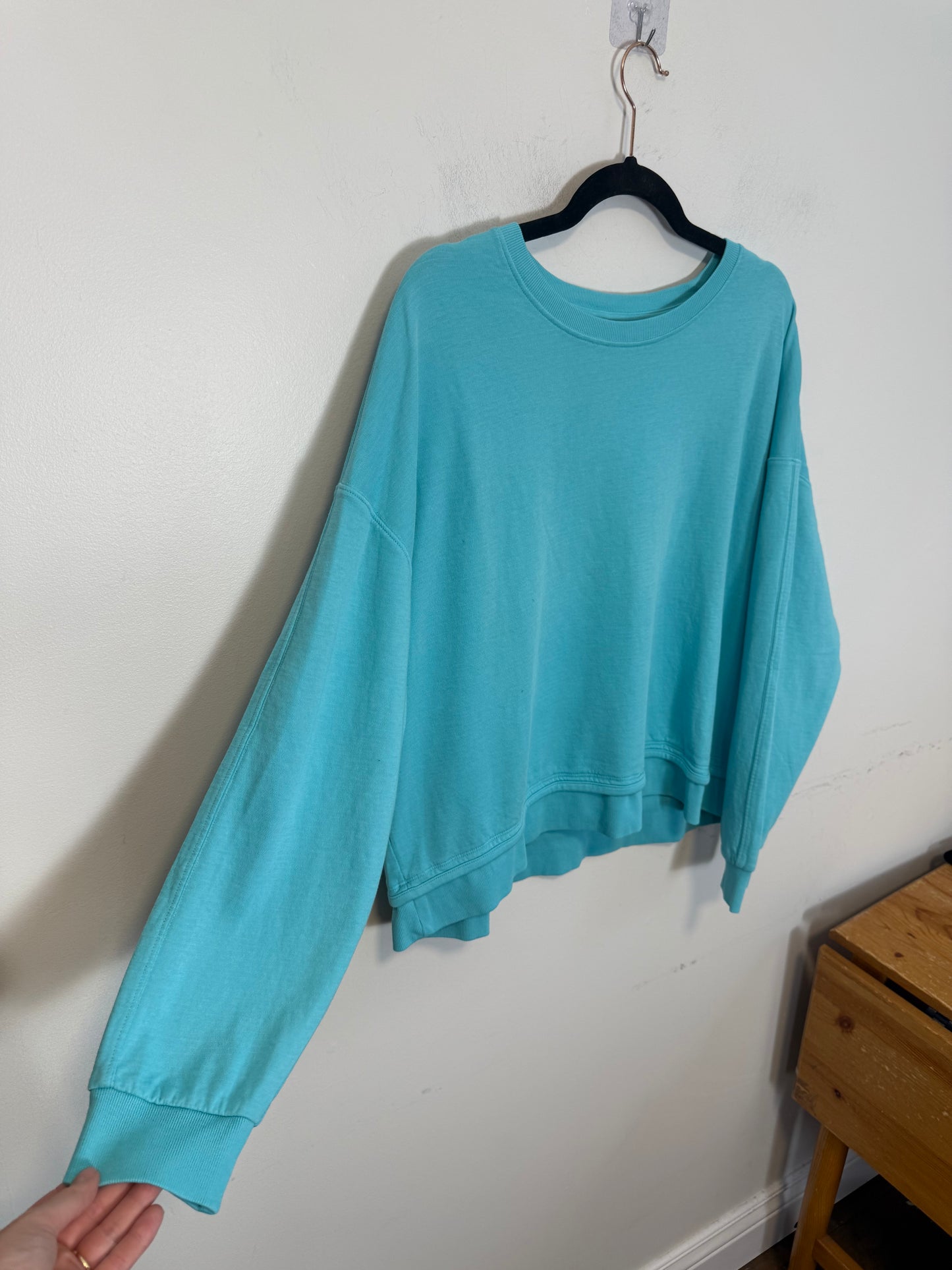 Athleta "Sundown Sweatshirt 2.0" in Aqua (Size L)