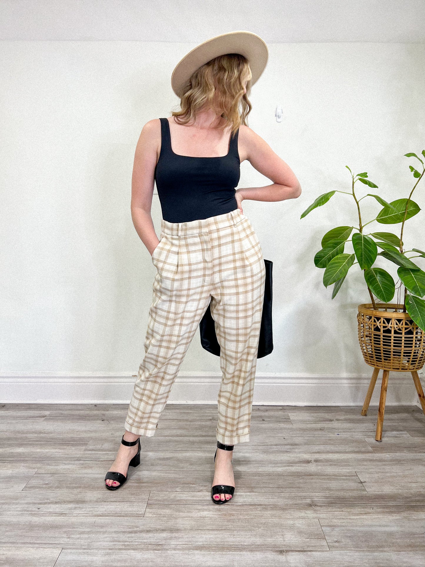 Wilfred Effortless Pant in Neutral Plaid (Size 14)