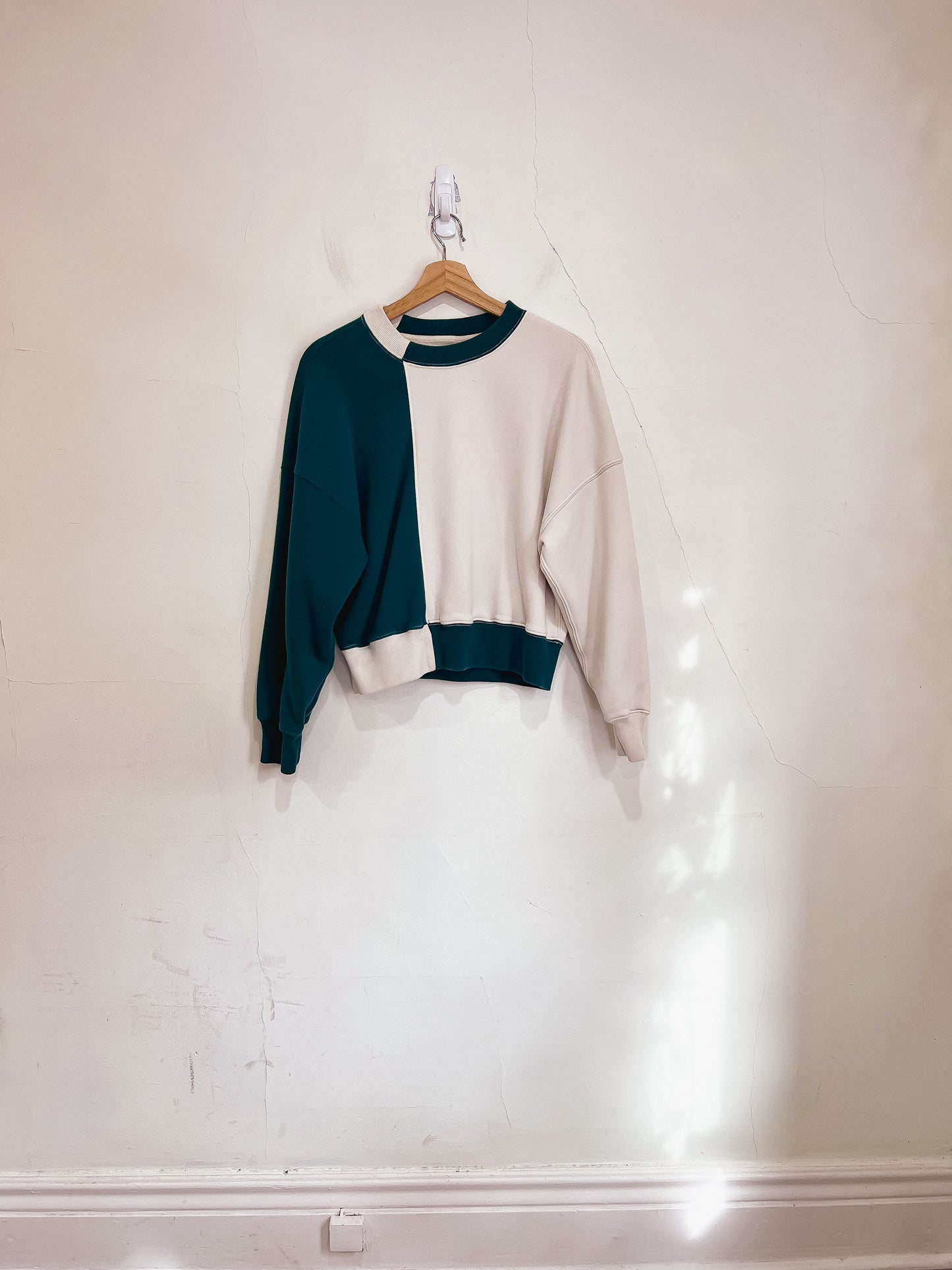 Abercrombie & Fitch Colourblock Crewneck in Green/Off-white (Size S)