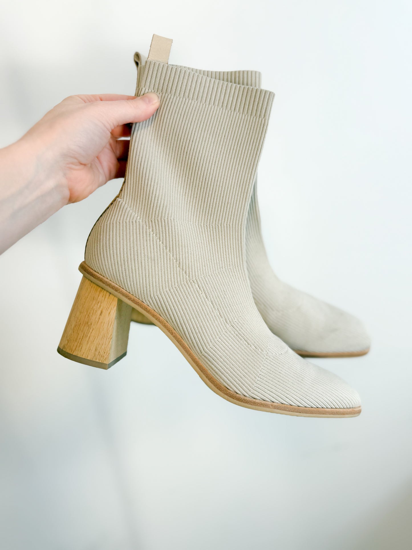 Dolce Vita Alaya Glove Bootie in Sand (Size 9.5)