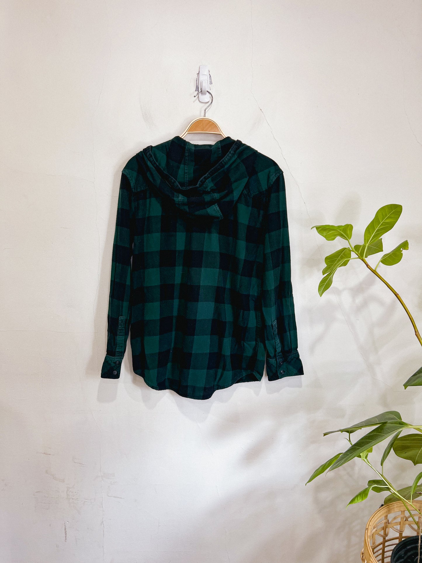 TNA Plaid Flannel Button Down with Hood in Black/Green (Size M)