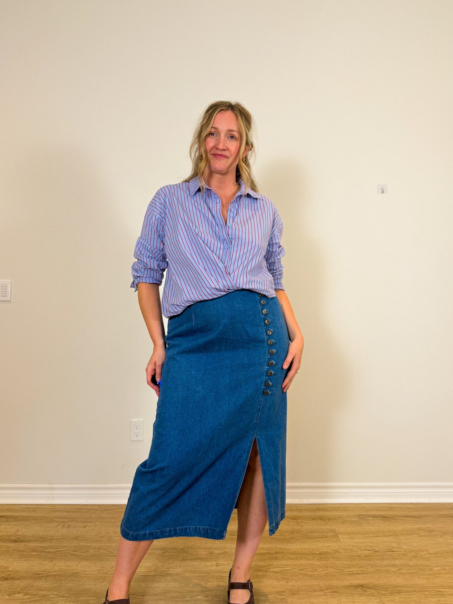 Vintage Midi Denim Skirt with Button Detail (Size L/XL)