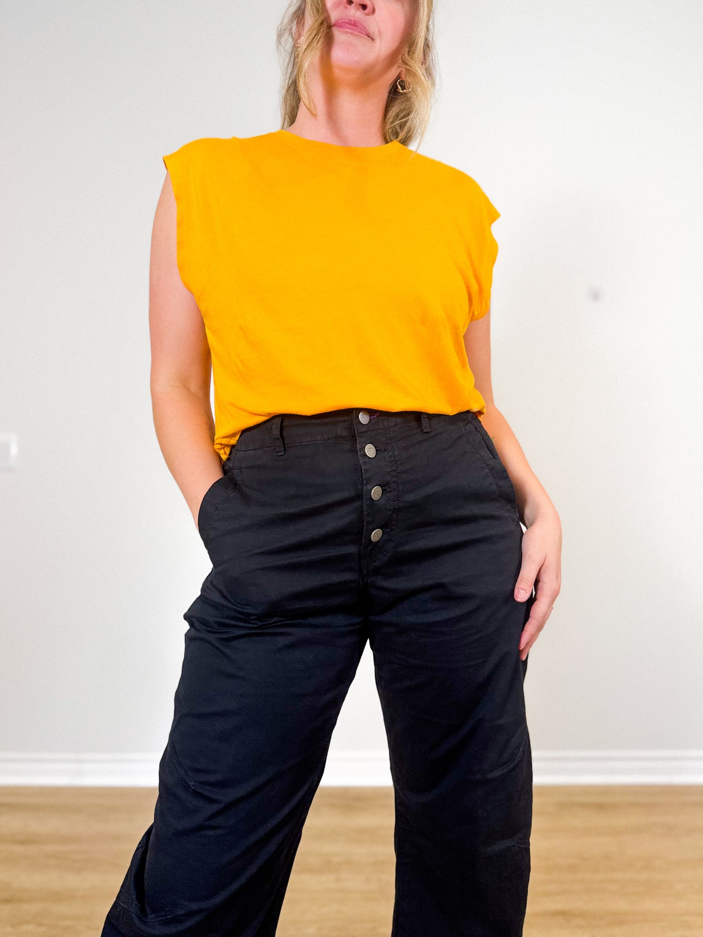 Anthropologie Pilcro "The Arin Mid-Rise Button-Front Barrel Pants in Black" (Size 31)