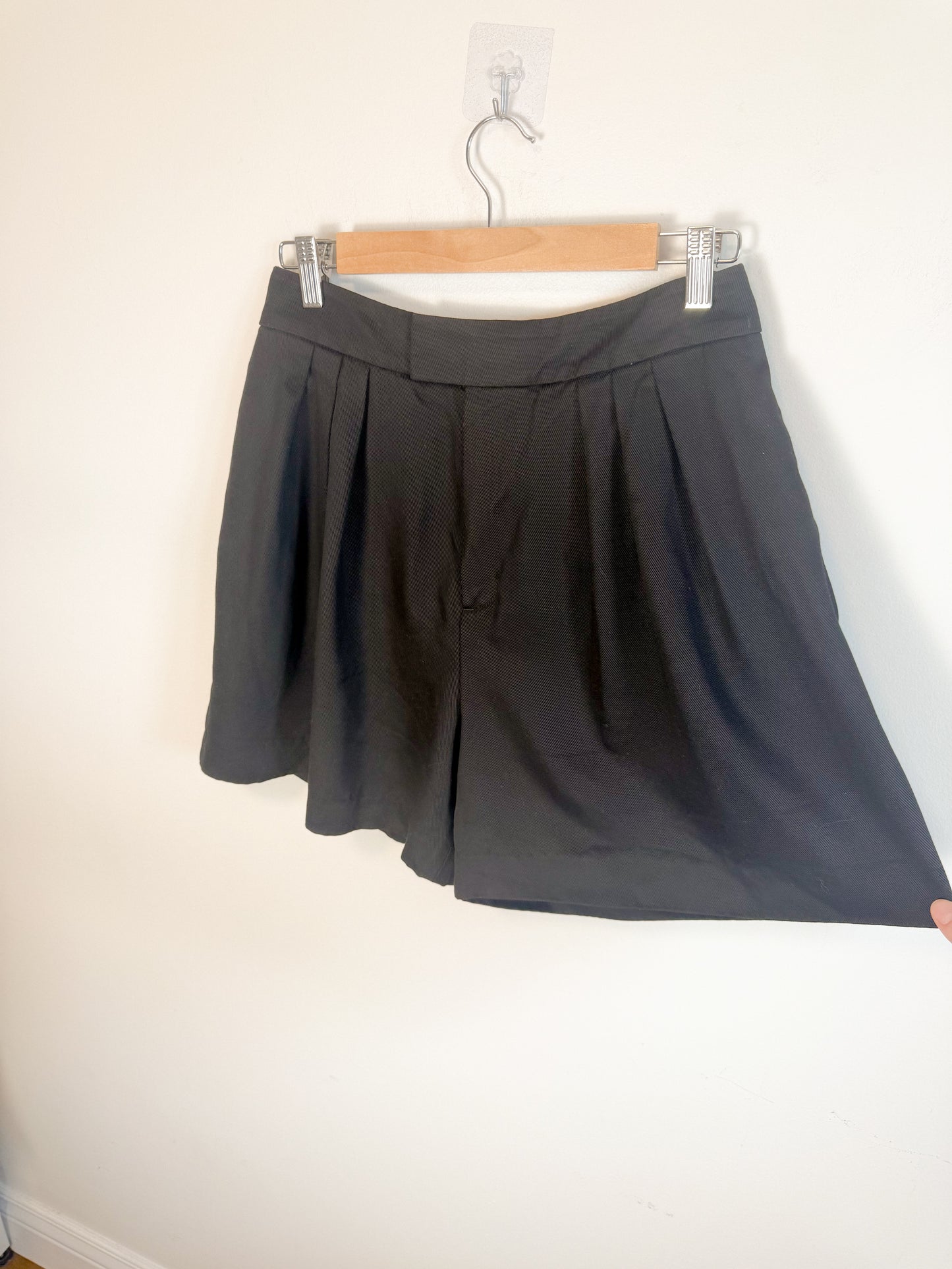 KOTN Pleated Trouser Shorts in Black (Size M/L)