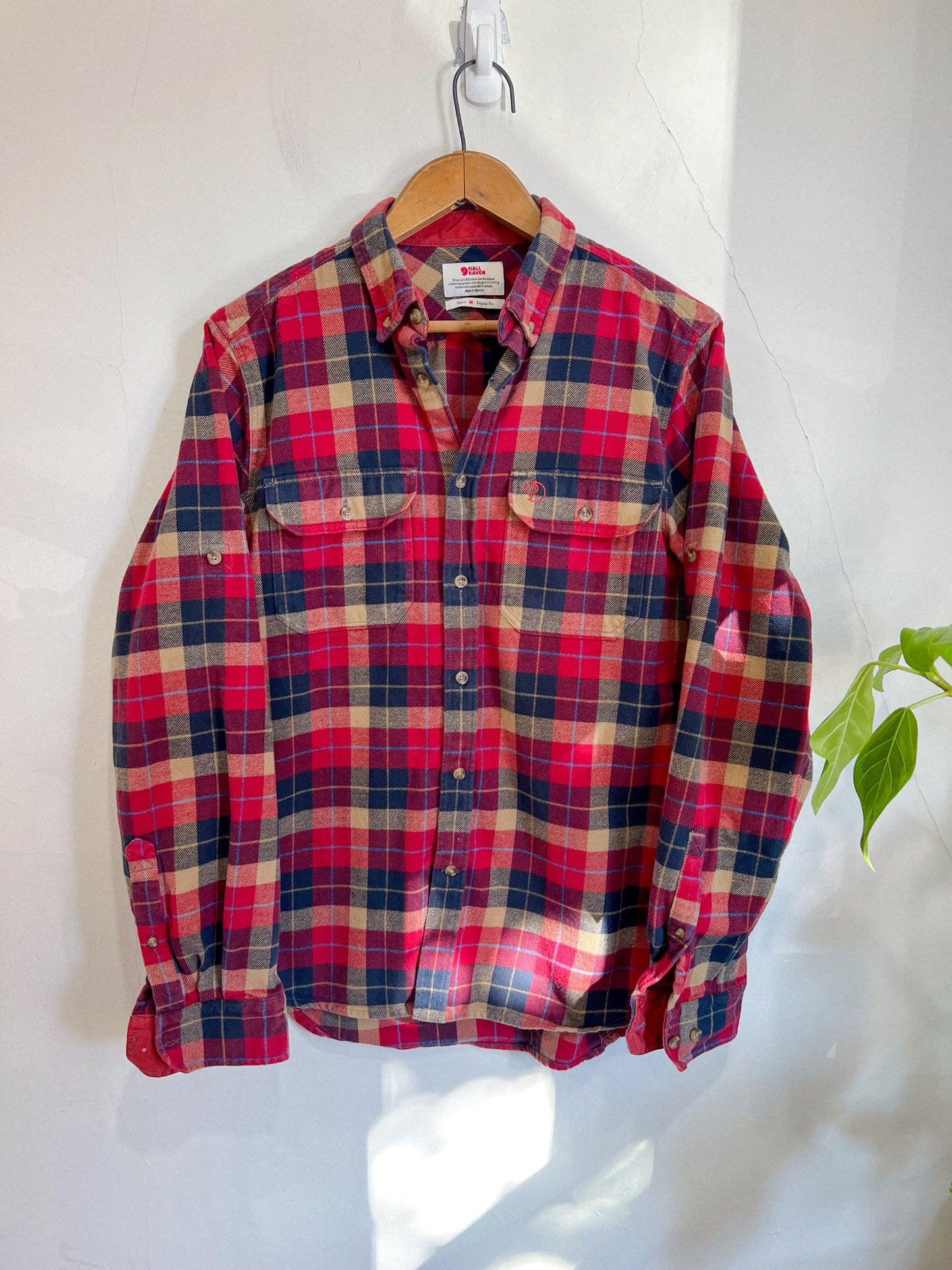 FJALL RAVEN Red Plaid Flannel Shirt (Size Men's M)