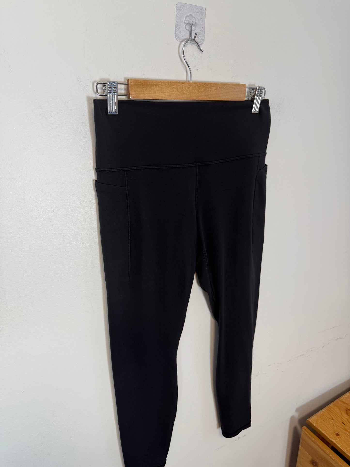 Athleta "Transcend Stash High Rise Legging in Black" (Size L)