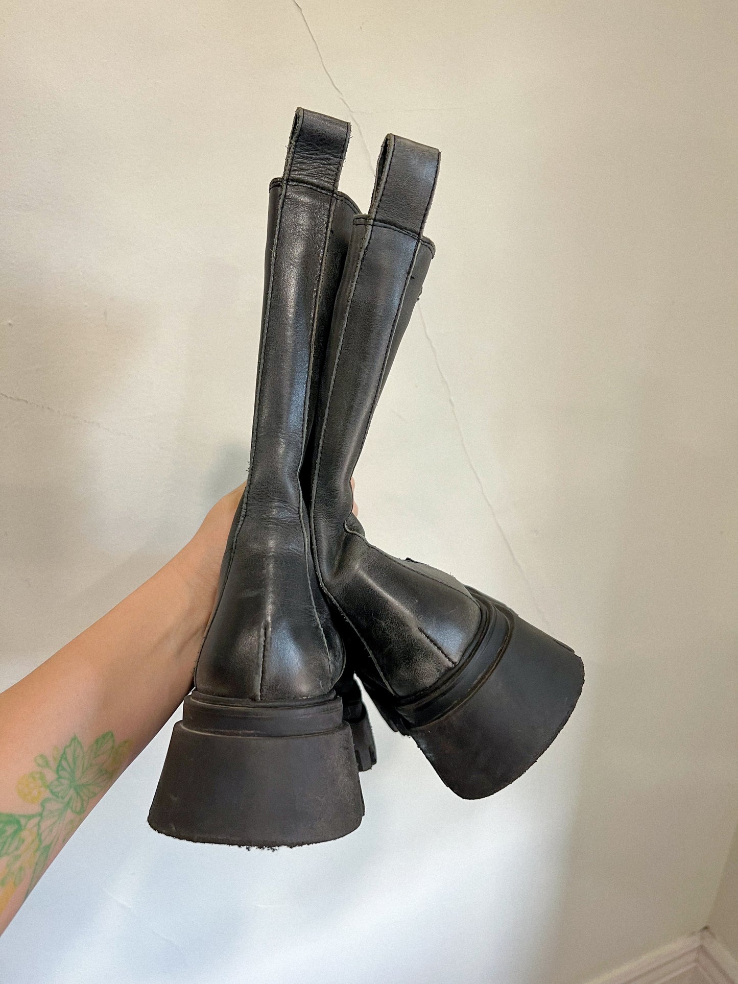 ALOHAS Sustainable "All Rounder" Chelsea Boots in Black (Size 36)