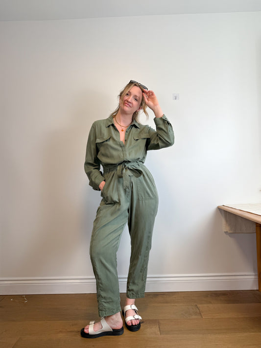 Banana Republic Lightweight Jumpsuit in Green (Size 16)