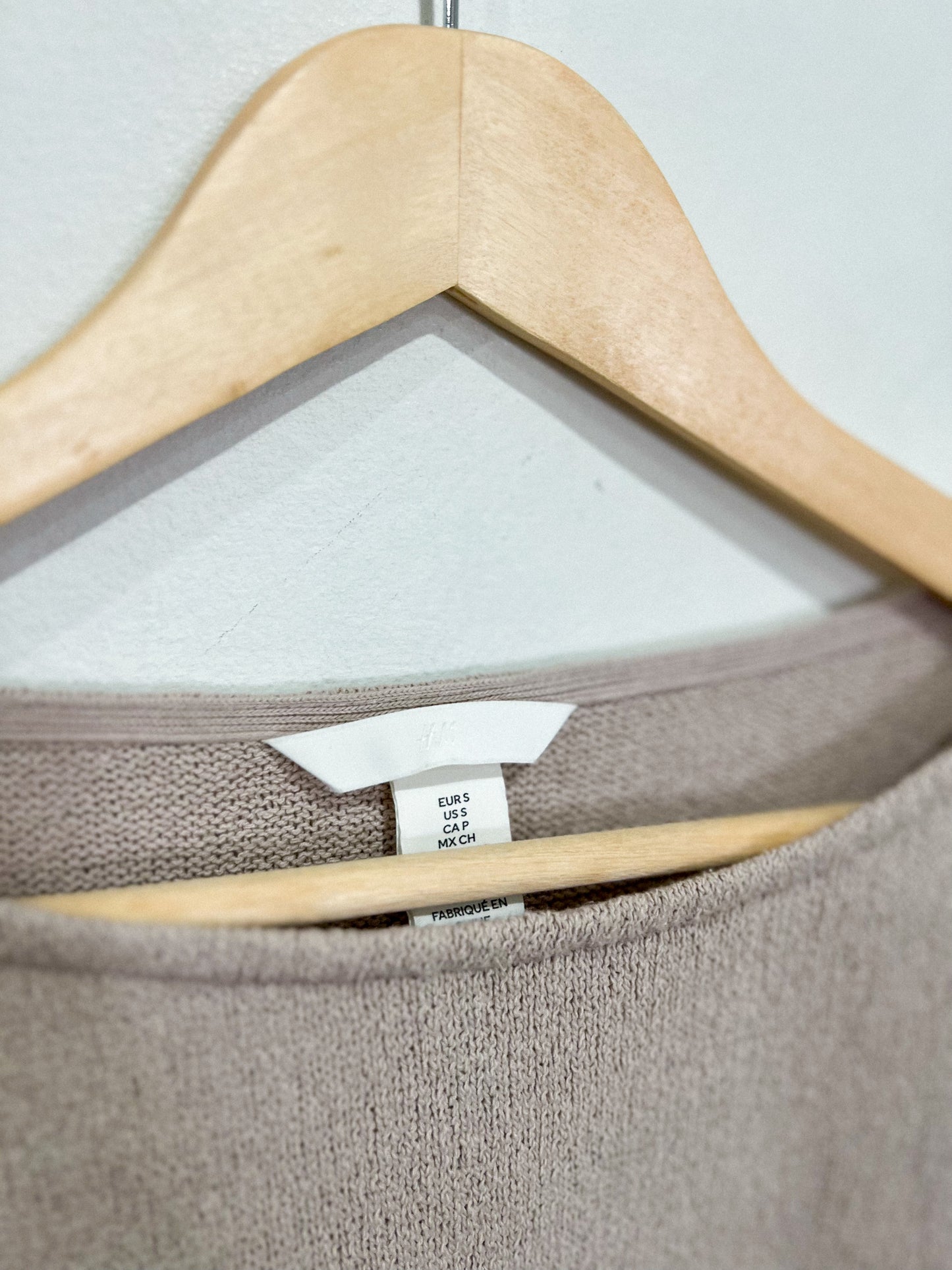 H&M Wide Arm Long Sleeve Cropped Tee in Beige (Size S)