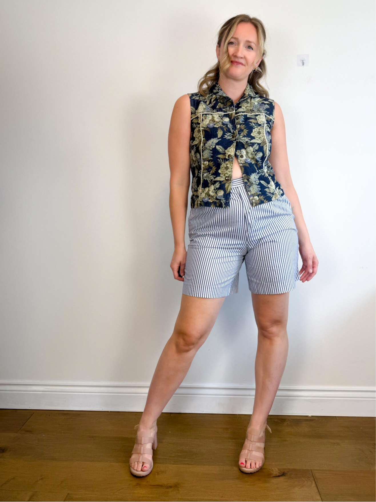 Vintage Striped Jean Shorts in White/Blue (Size