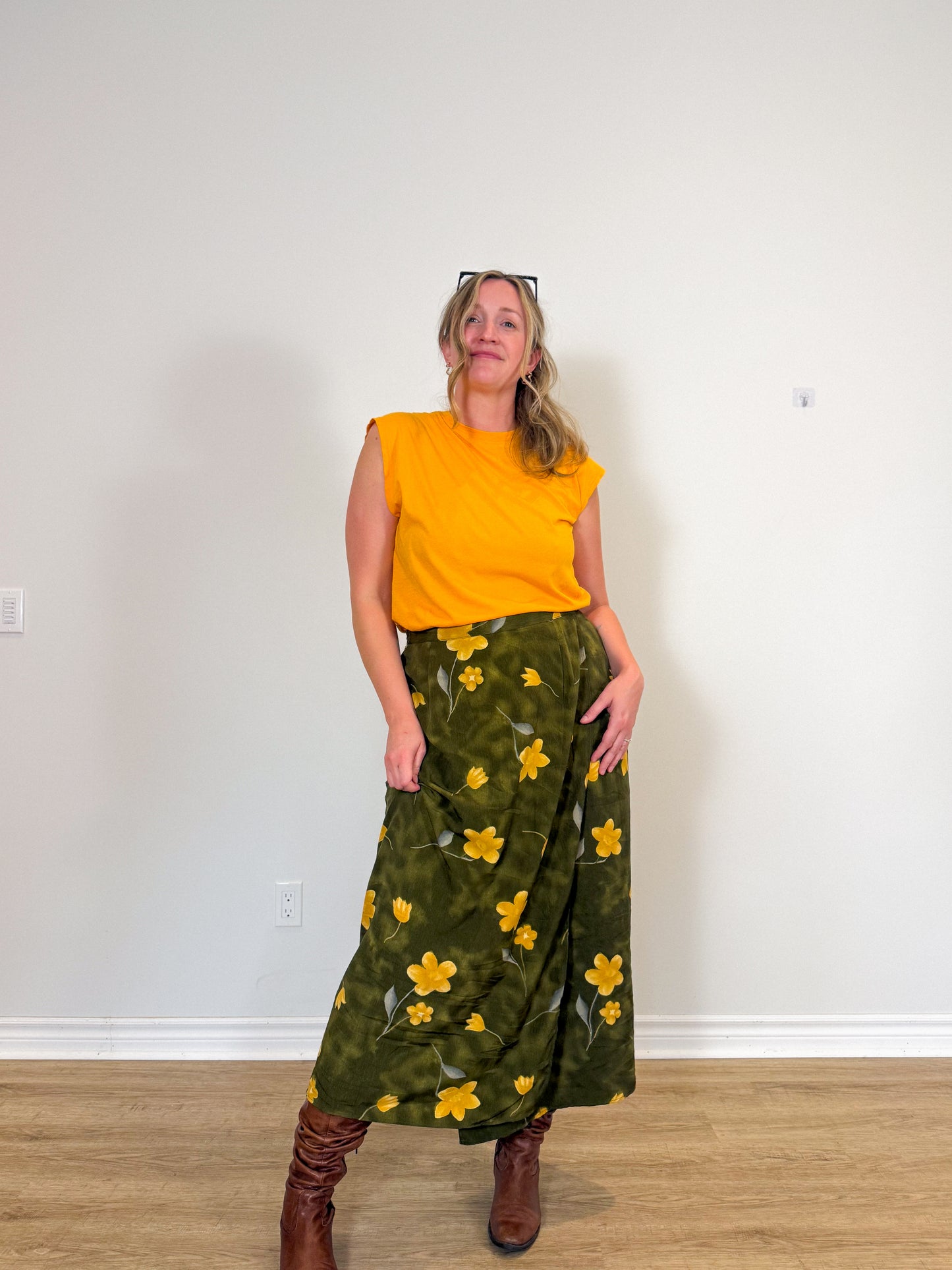 Vintage Floral Skirt in Green / Mustard (Size L/XL)