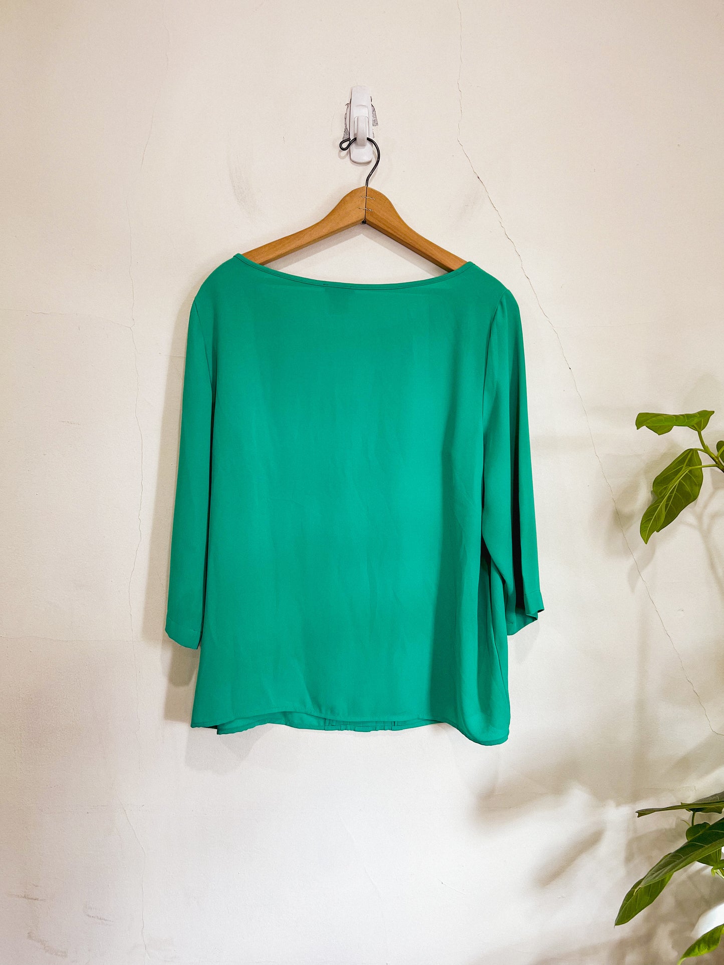 Ann Taylor 3/4 Sleeve Pleated Blouse in Emerald Green (Size L)