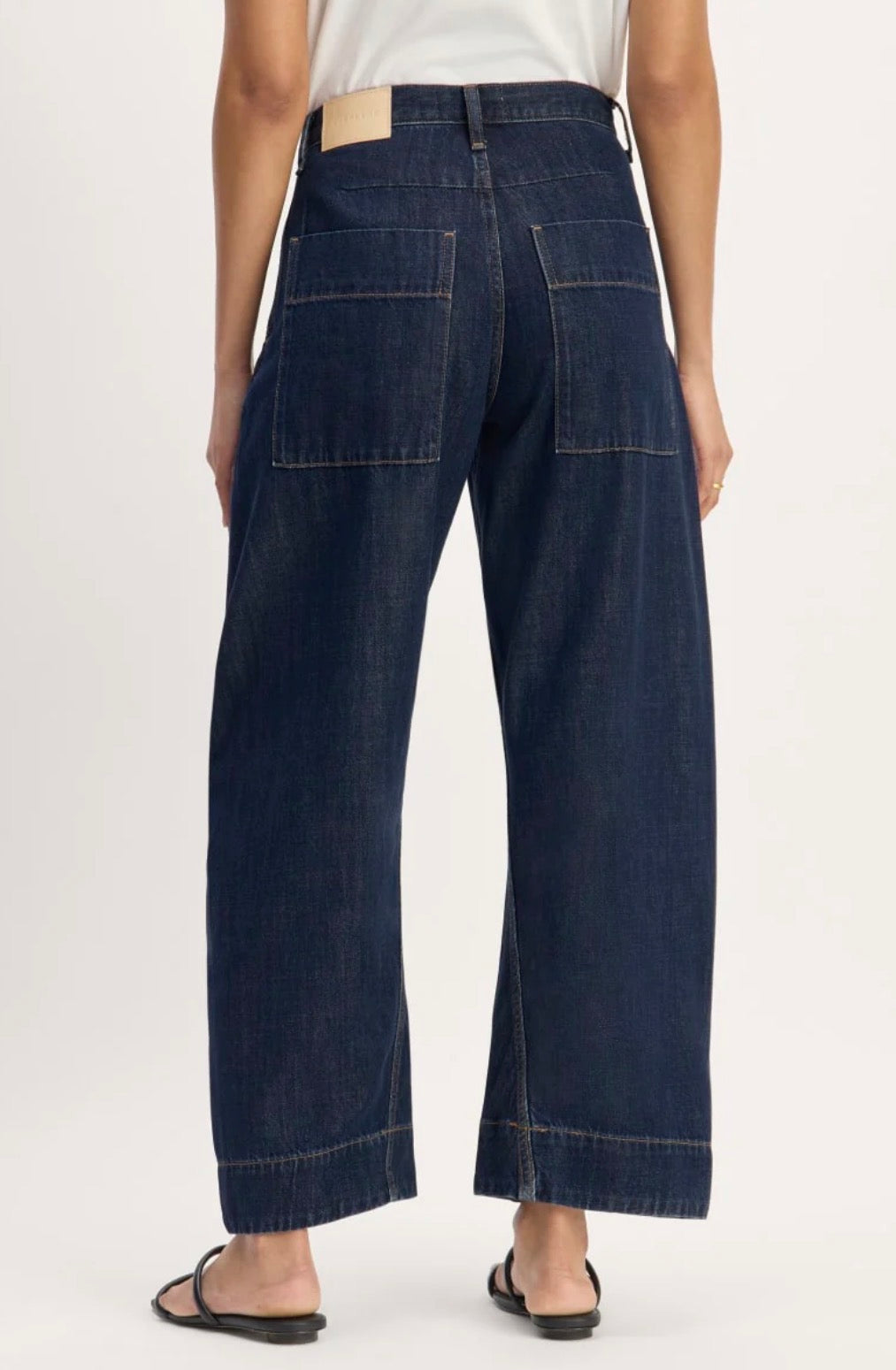 Everlane "The Summer Barrel Jean in Dark Wash" NWT (Size 25)