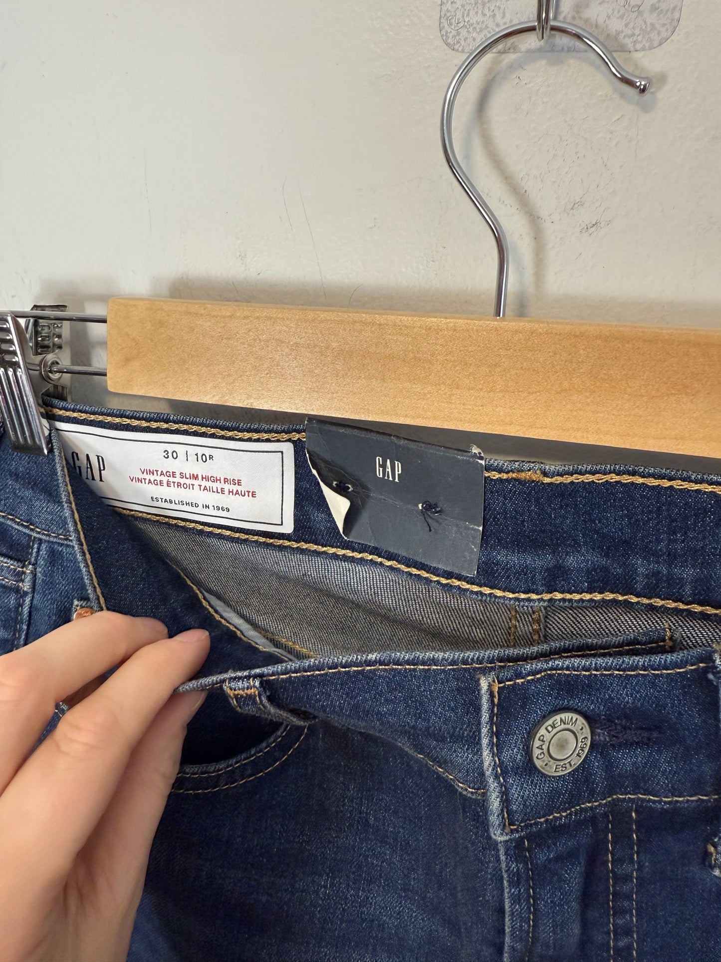 Gap "Vintage Slim High Rise Jeans in Dark Wash" NWT (Size 30)