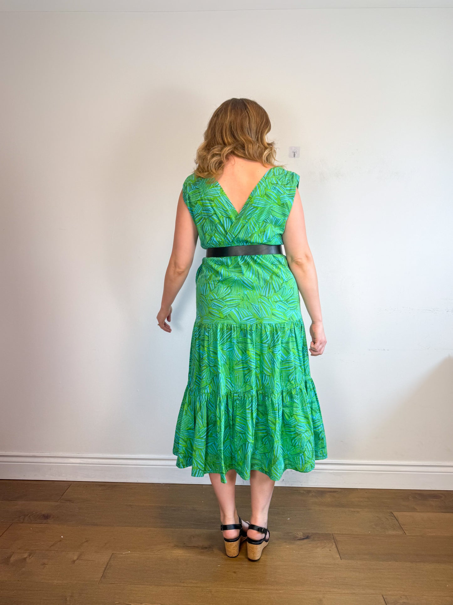 Charlie Paige Print Midi Dress in Green (Size M)