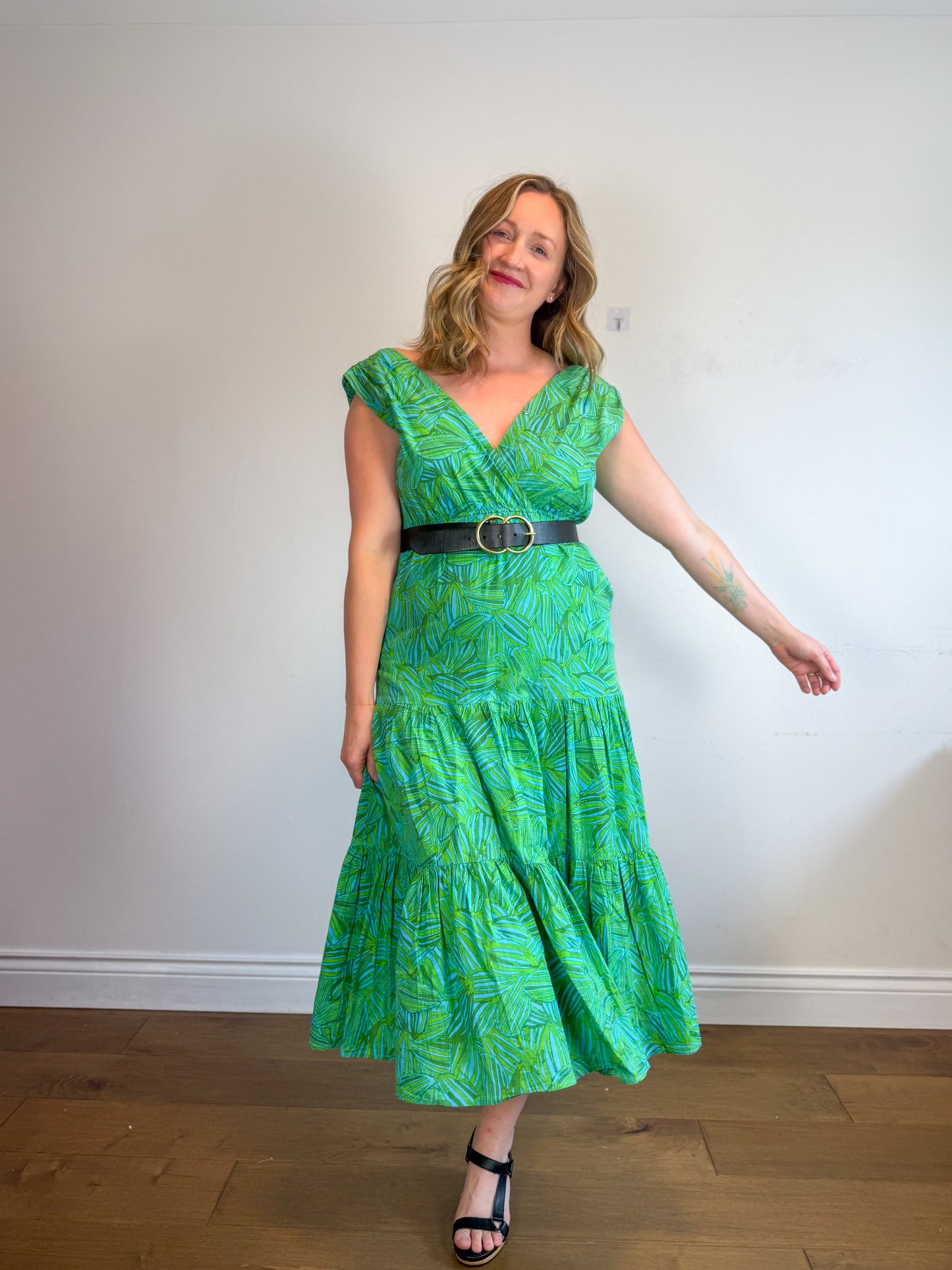 Charlie Paige Print Midi Dress in Green (Size M)