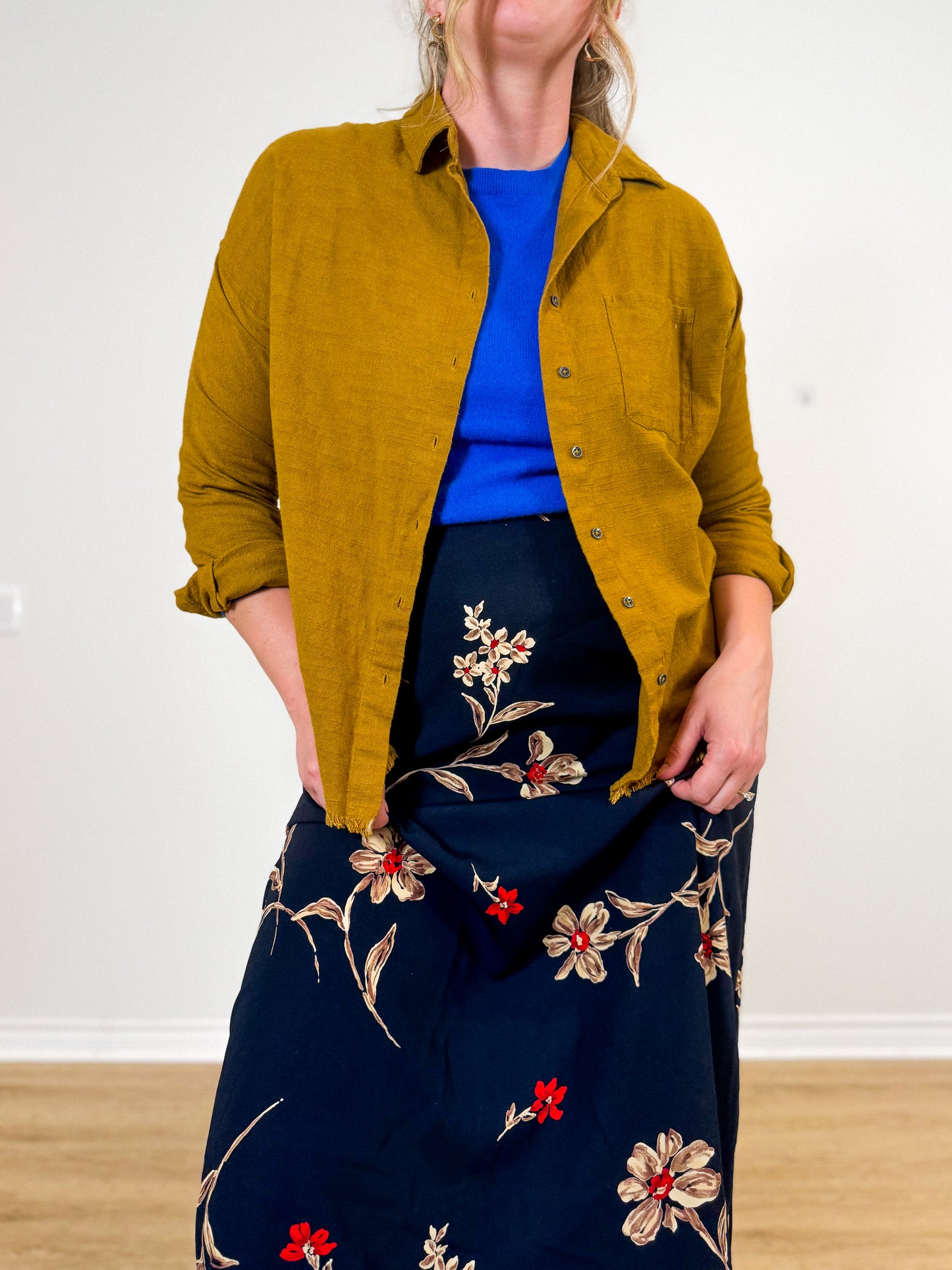Vintage Floral Midi Skirt in Navy Floral (Size L)