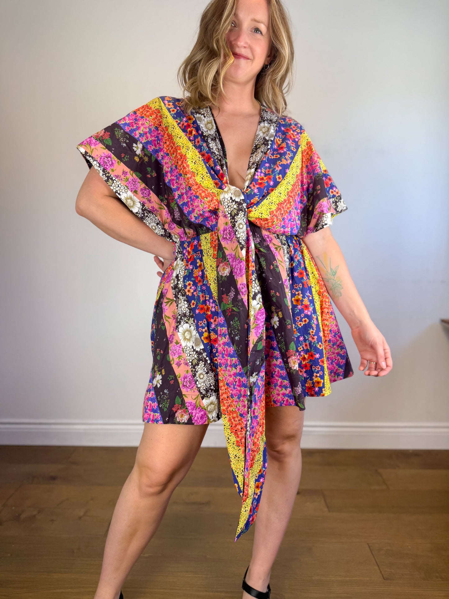 AMUR Sustainable  "Nyla Tie Front Dress" in Mixed Floral Print (Size L/XL)