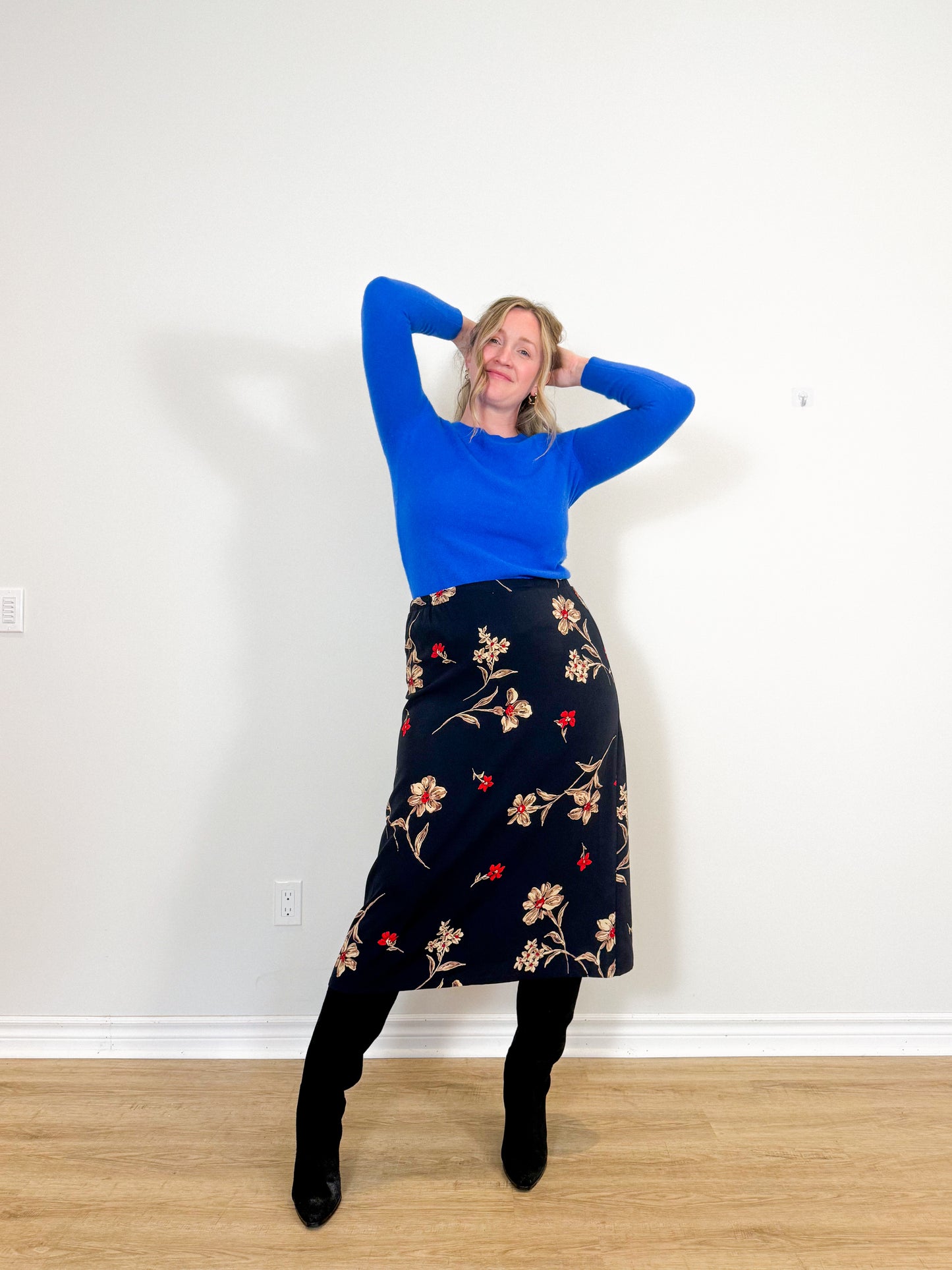 Vintage Floral Midi Skirt in Navy Floral (Size L)