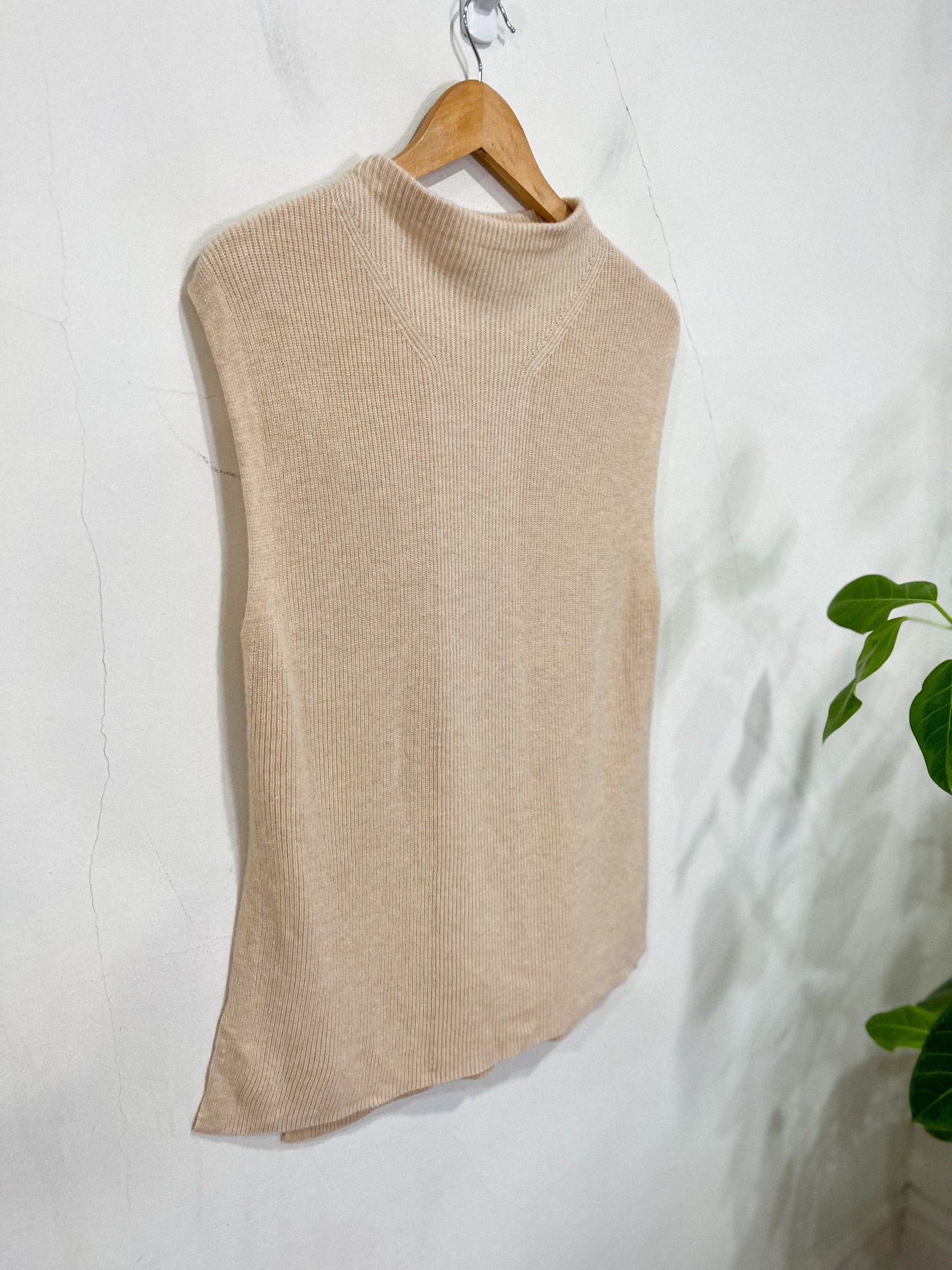 Banana Republic Wool & Cashmere Sweater Vest in Beige (Size XS-M)