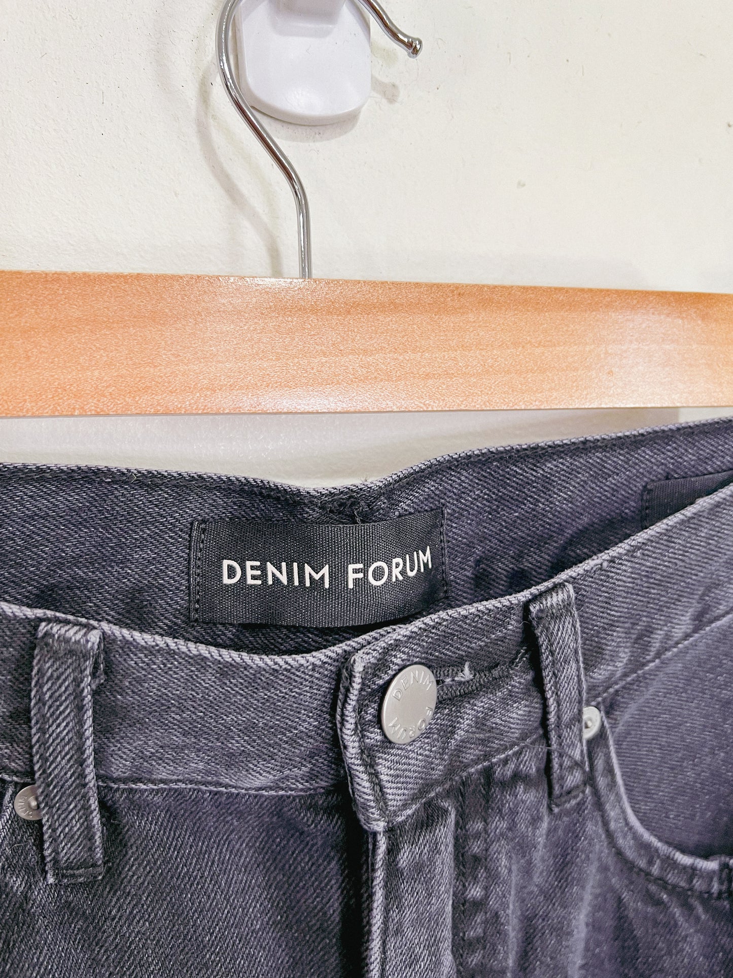 Denim Forum "The 90s Halle Denim Skirt" in Black Wash (Size 27)