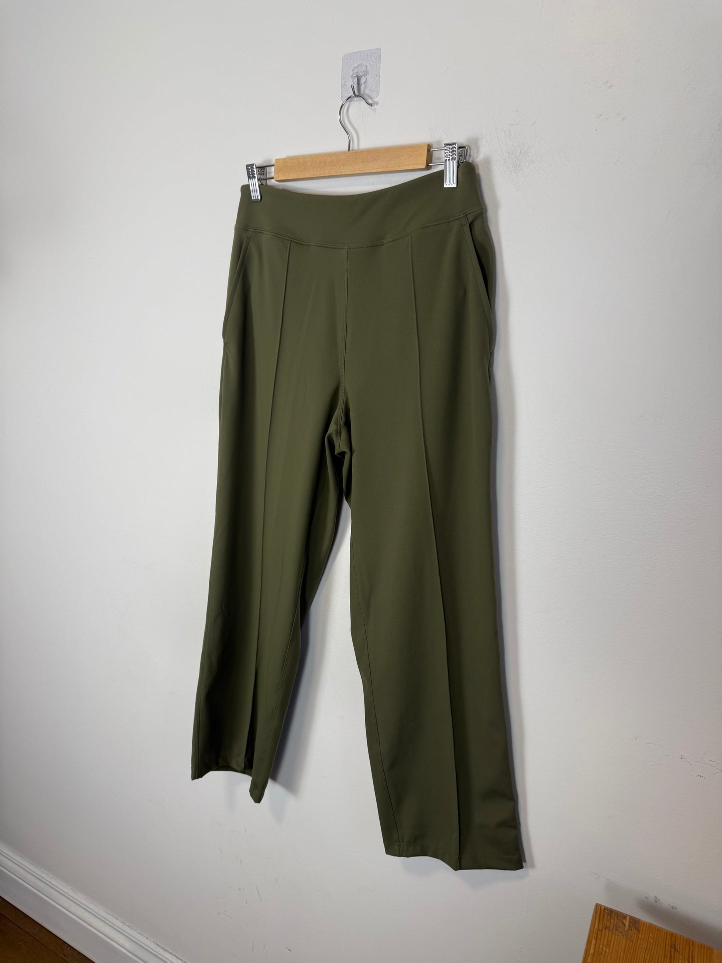 Kit & Ace "Bikra Pants  in Green" NWT (Size 8)