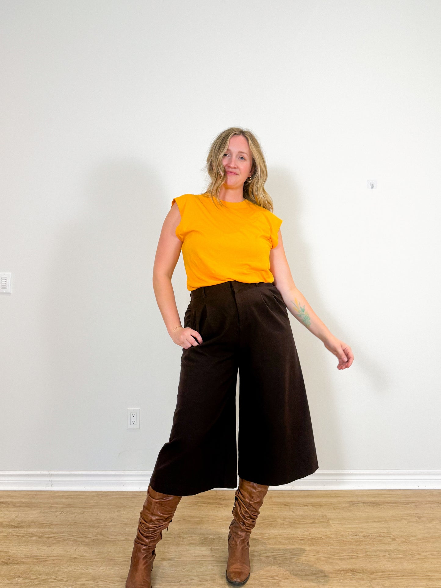 Uniqlo Wide Leg Culottes in Brown (Size M)