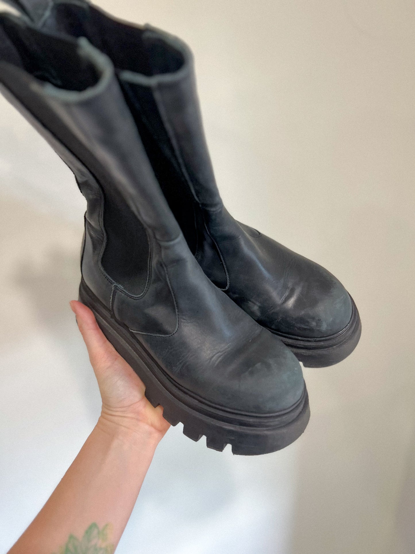 ALOHAS Sustainable "All Rounder" Chelsea Boots in Black (Size 36)