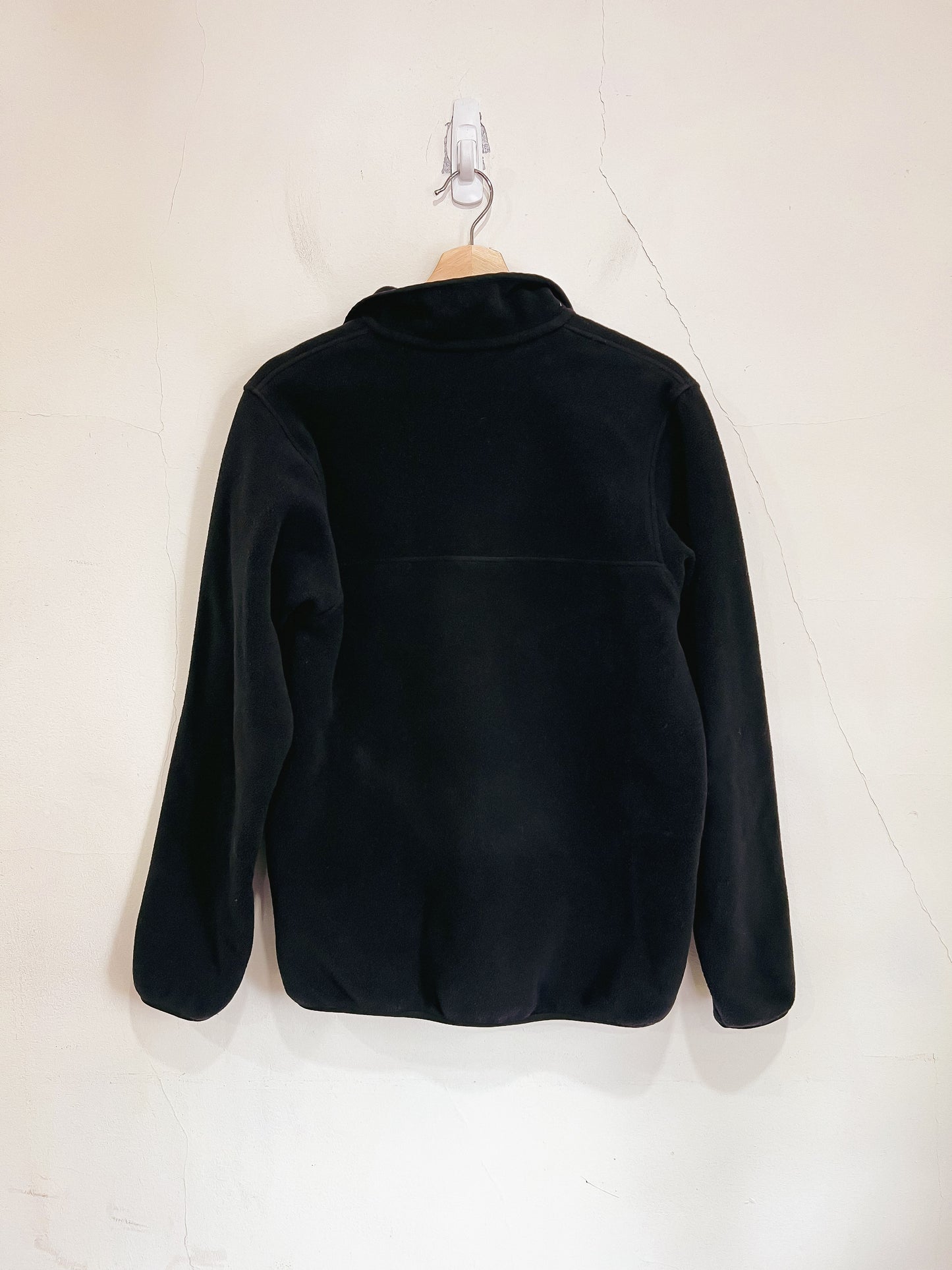 Patagonia "Women's Lightweight Synchilla® Snap-T® Fleece Pullover" in Black (Size M)