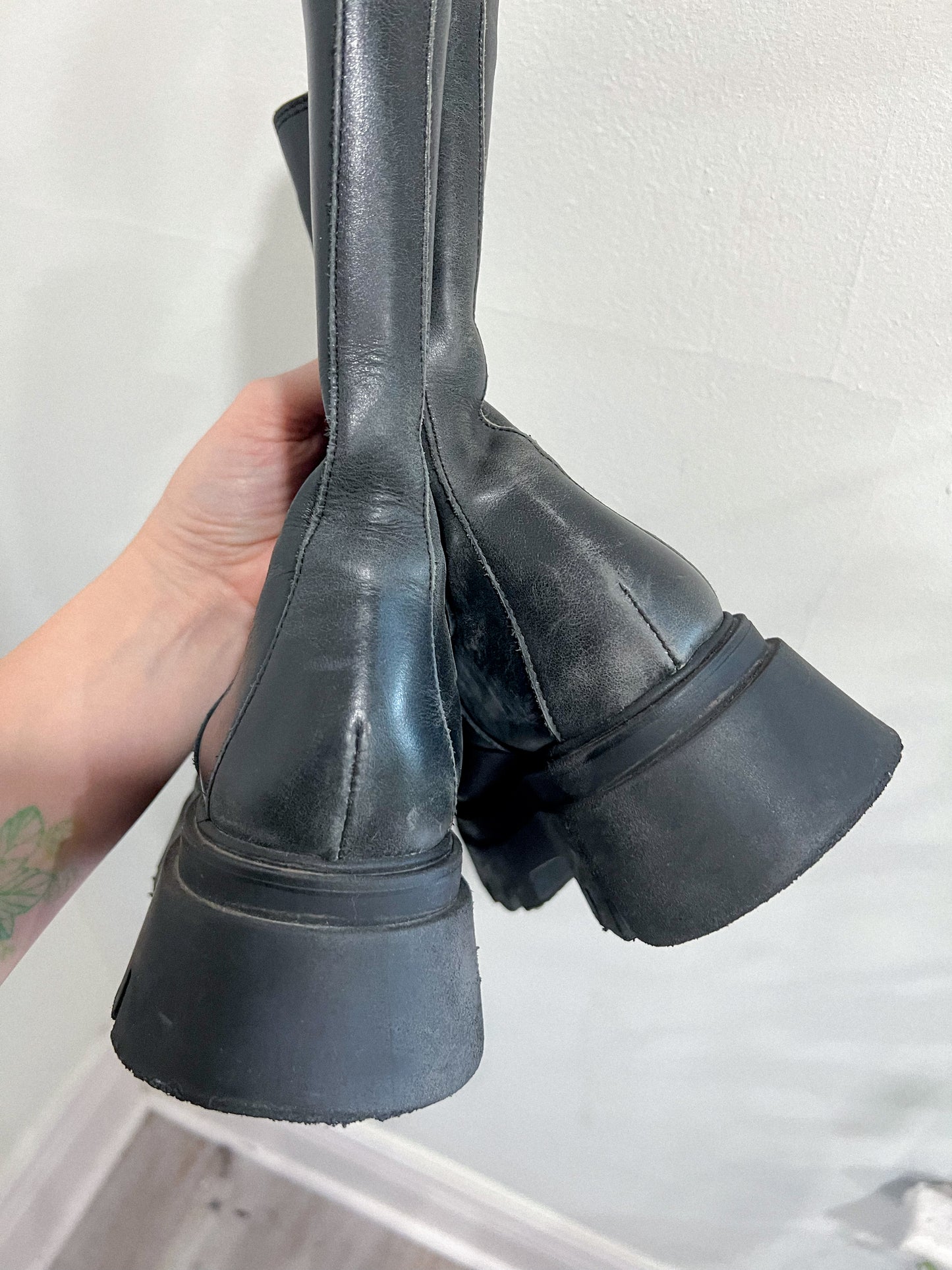 ALOHAS Sustainable "All Rounder" Chelsea Boots in Black (Size 36)