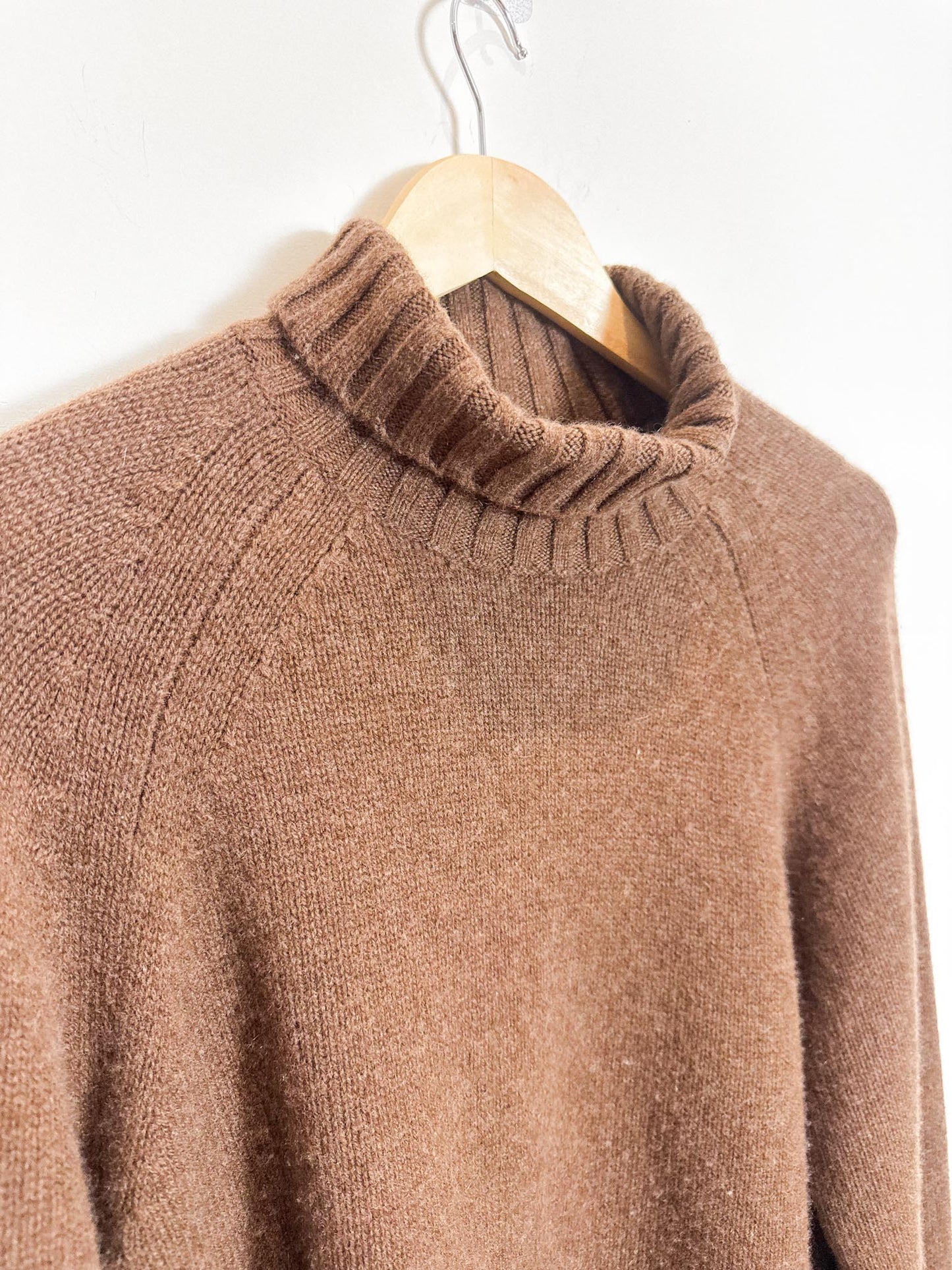 Wilfred "Luxe Cashmere Jan Sweater in Brown" (Size S/M)