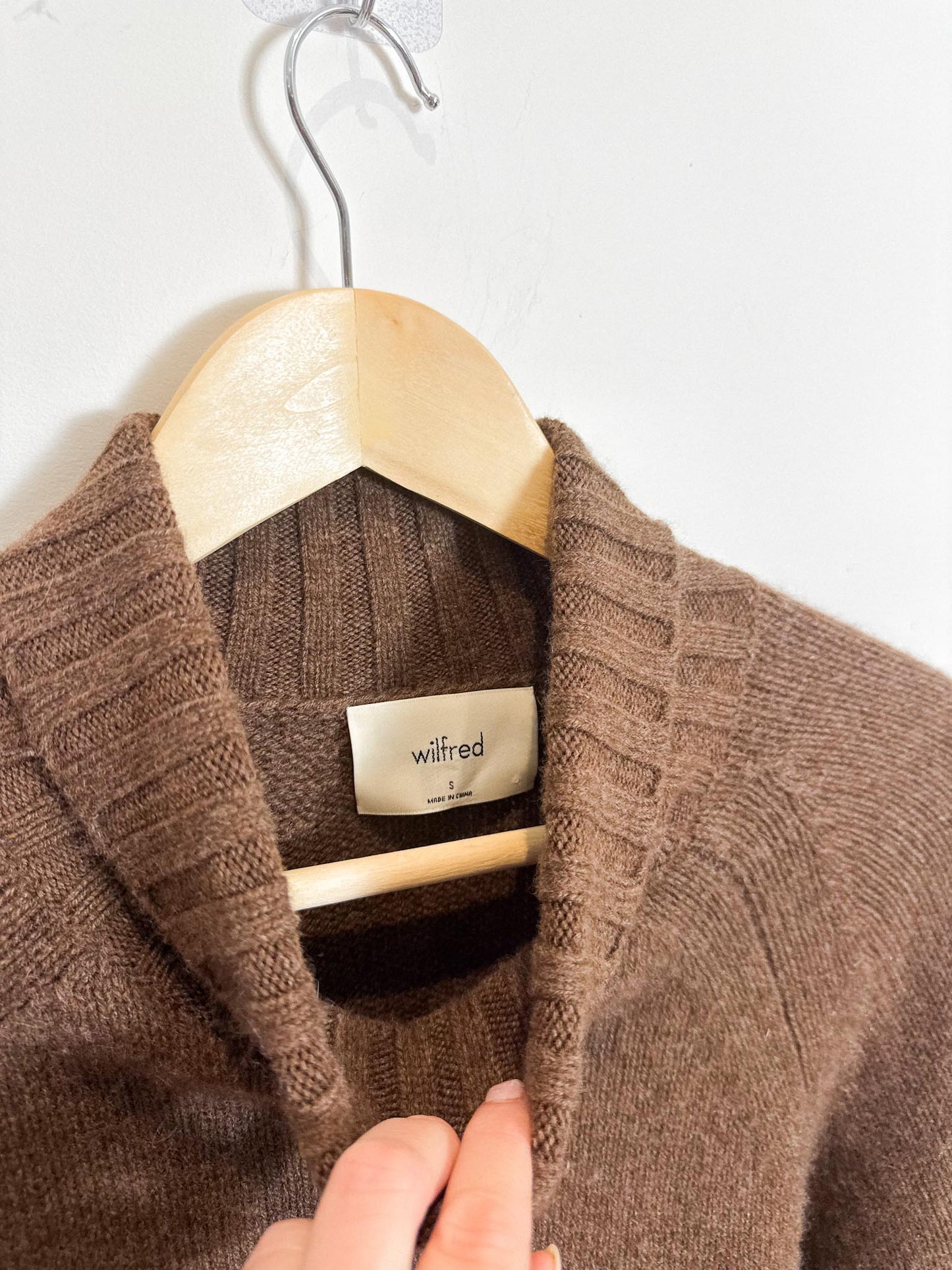 Wilfred "Luxe Cashmere Jan Sweater in Brown" (Size S/M)