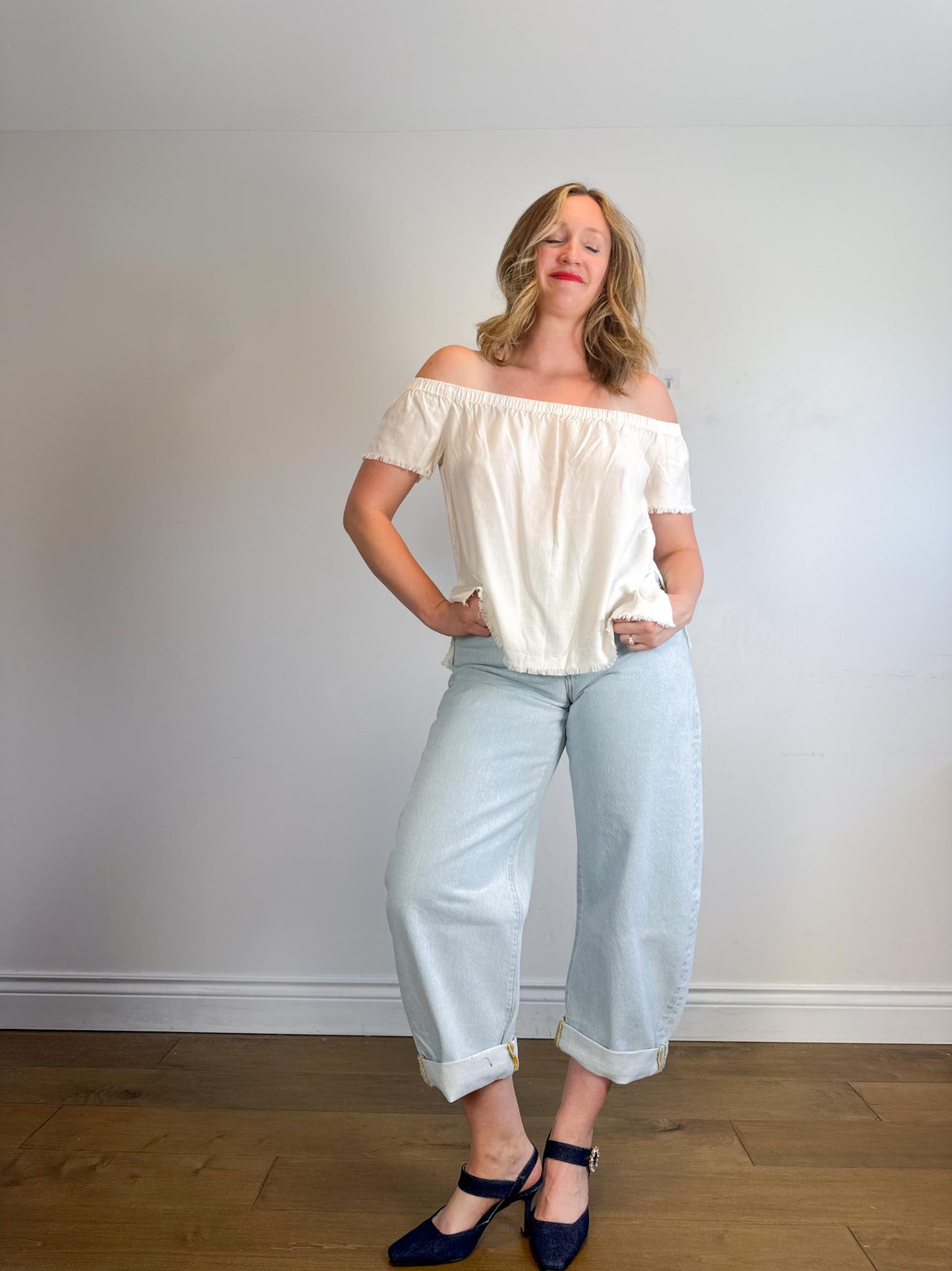 FRAME "The Bubble High Rise Curved Legs in Light Wash" NWT (Size