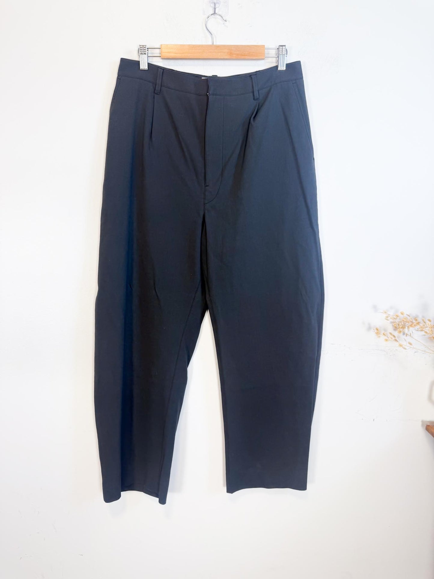 LEMAIRE Barrel Leg Trouser in Charcoal (Size 44)
