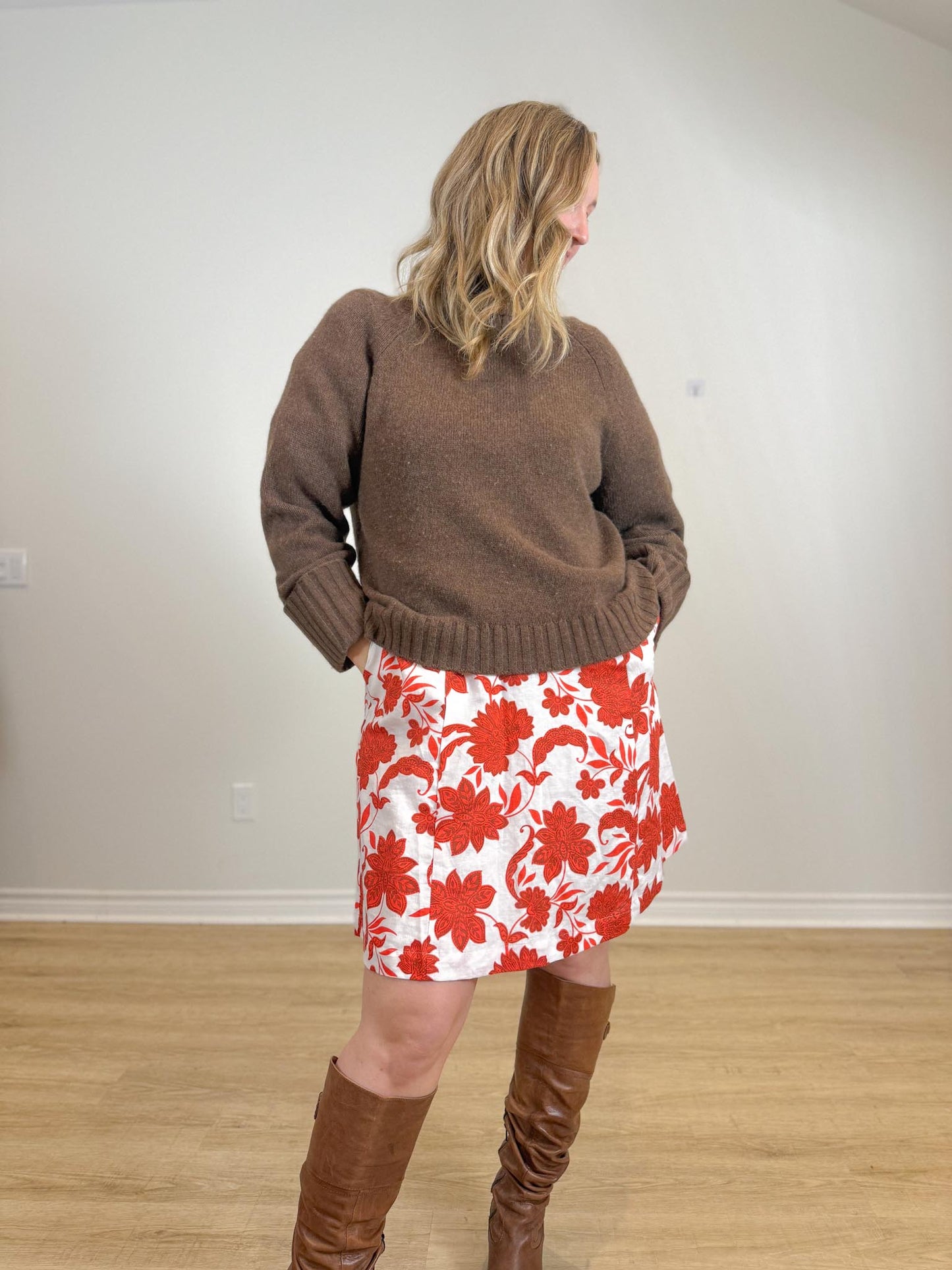 Wilfred "Luxe Cashmere Jan Sweater in Brown" (Size S/M)