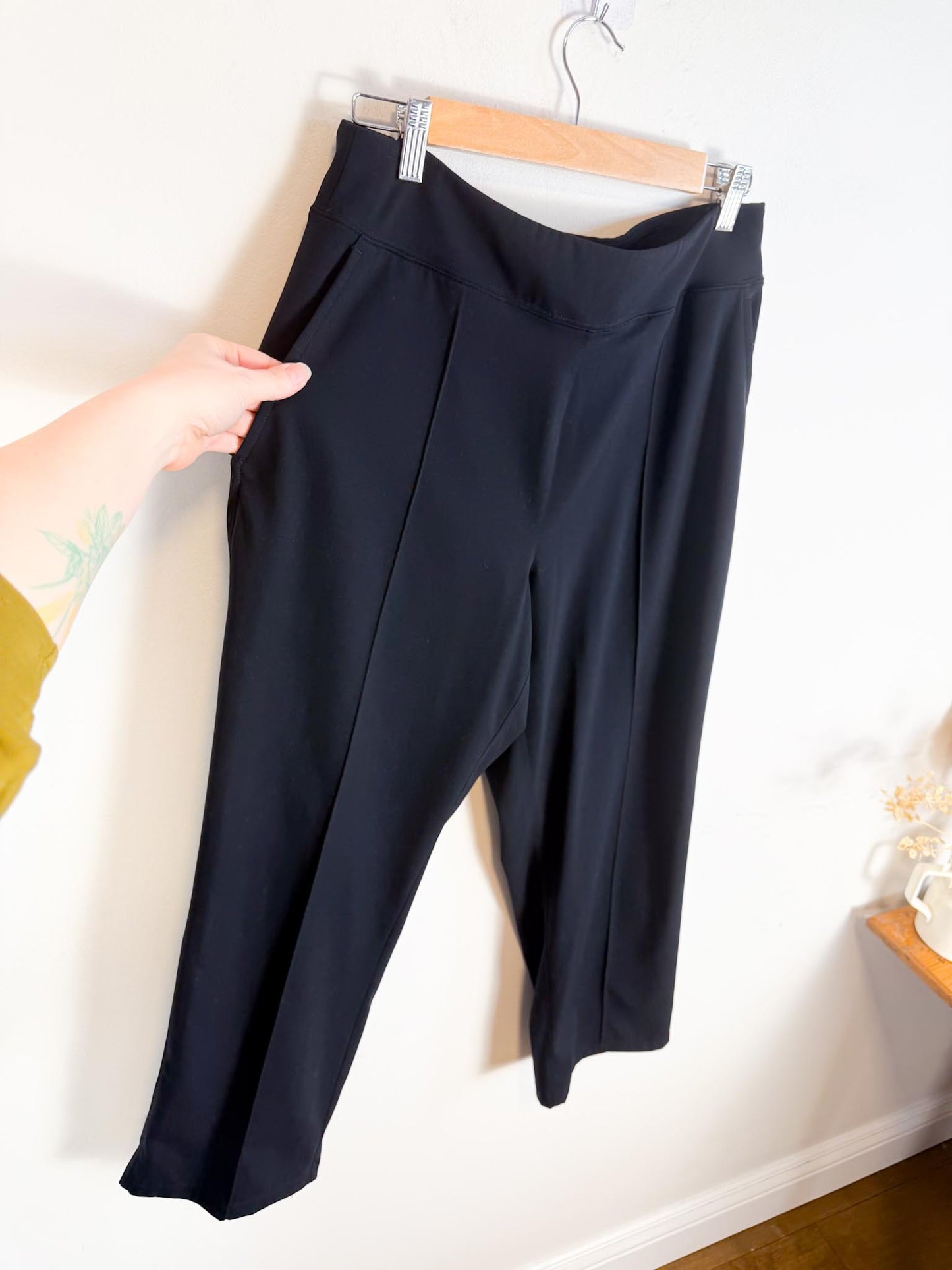 Kit & Ace High Rise Cropped Pants in Black (Size 12)
