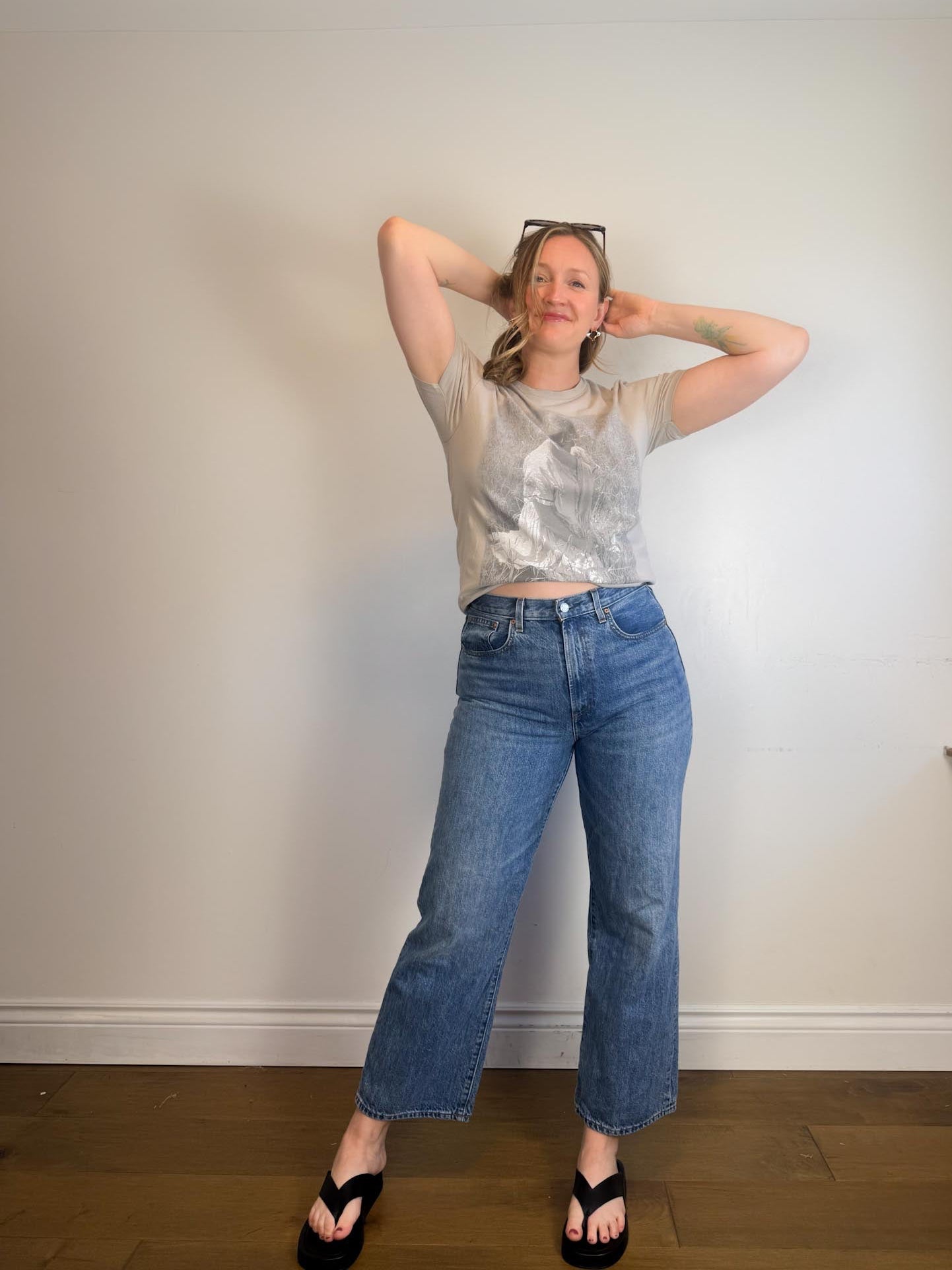Denim Forum "The Farrah Hi-Rise Wide Jean" (Size 31)