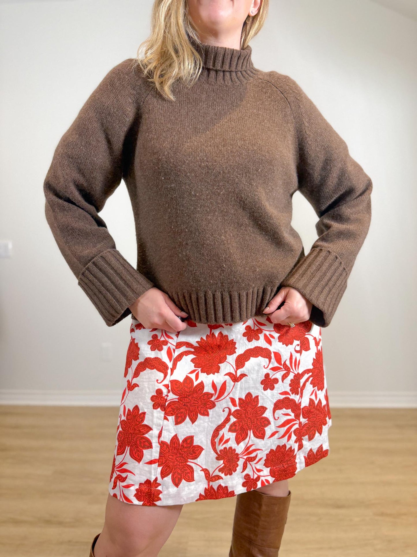 Wilfred "Luxe Cashmere Jan Sweater in Brown" (Size S/M)