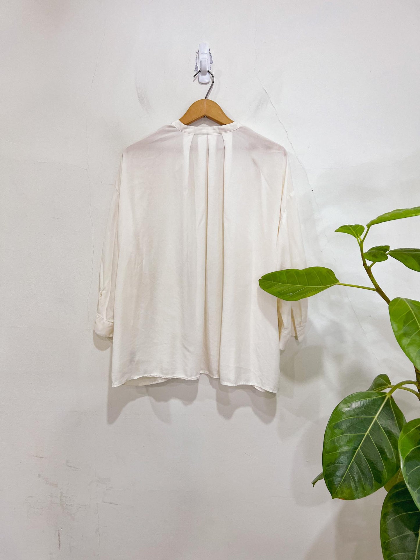 Collarless Blouse in Off-White SOLD AS IS (Size M/L)