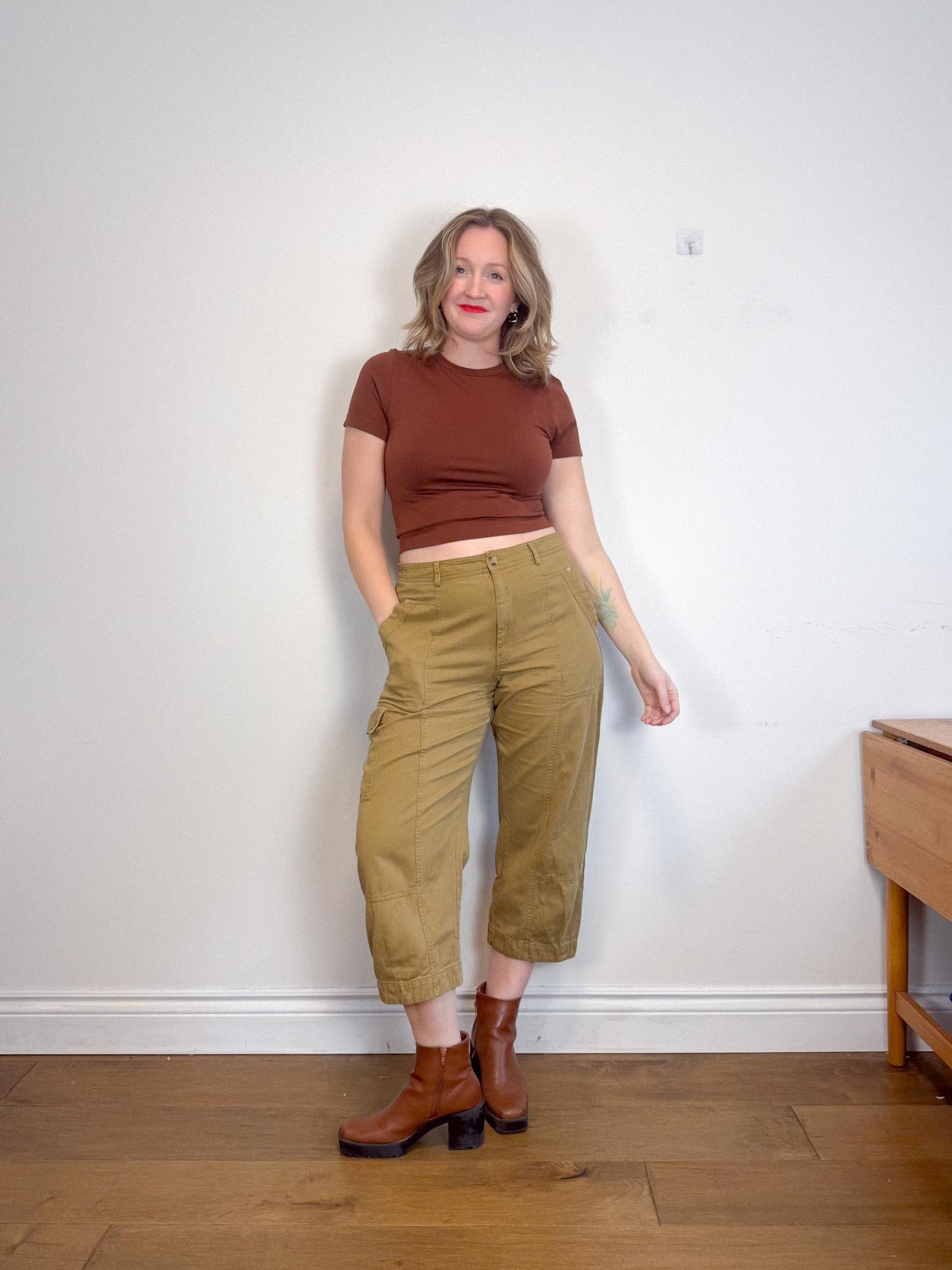 by Anthropologie Cropped Cargo Pants in Khaki Green (Size 14P)