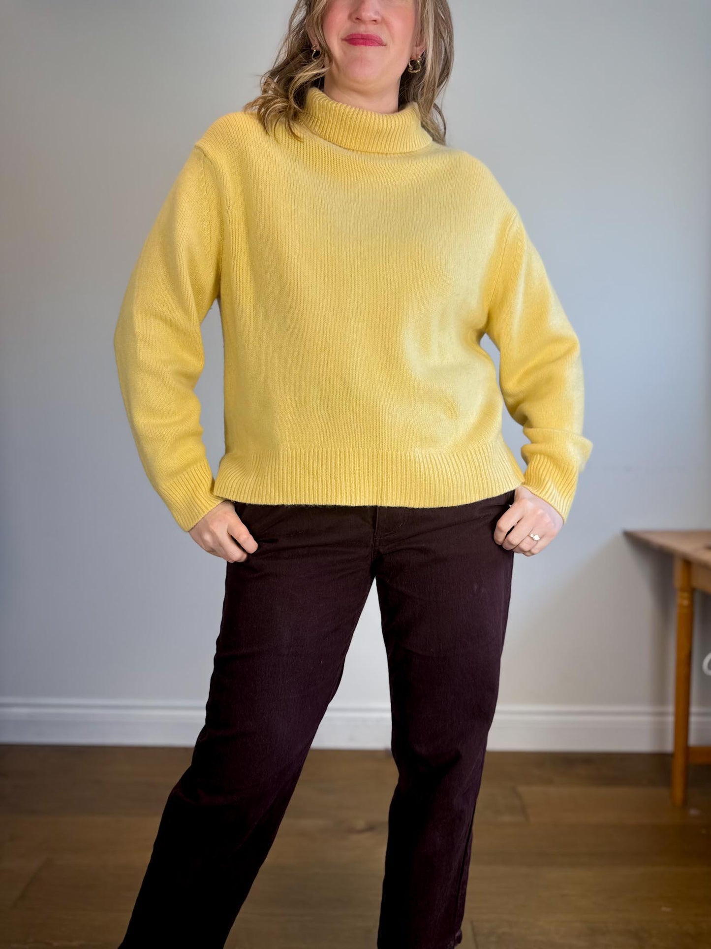 Wilfred Cashmere Turtleneck Sweater in Butter Yellow (Size L)
