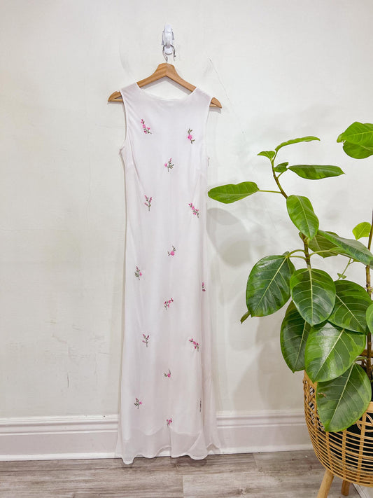 Vintage Floral Embroidered Maxi Dress in White (Size L)