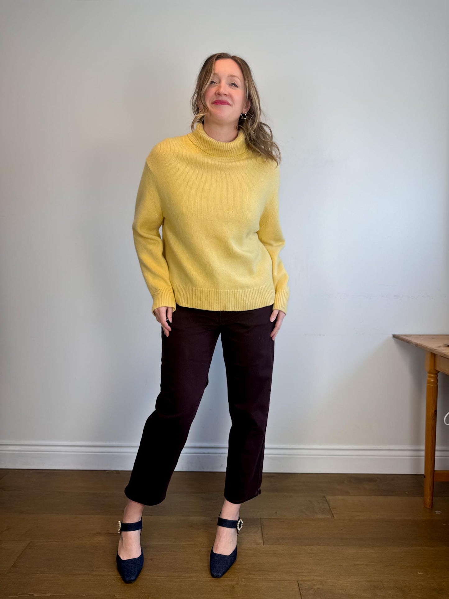 Wilfred Cashmere Turtleneck Sweater in Butter Yellow (Size L)