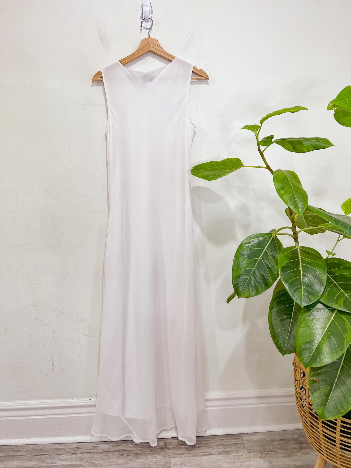 Vintage Floral Embroidered Maxi Dress in White (Size L)