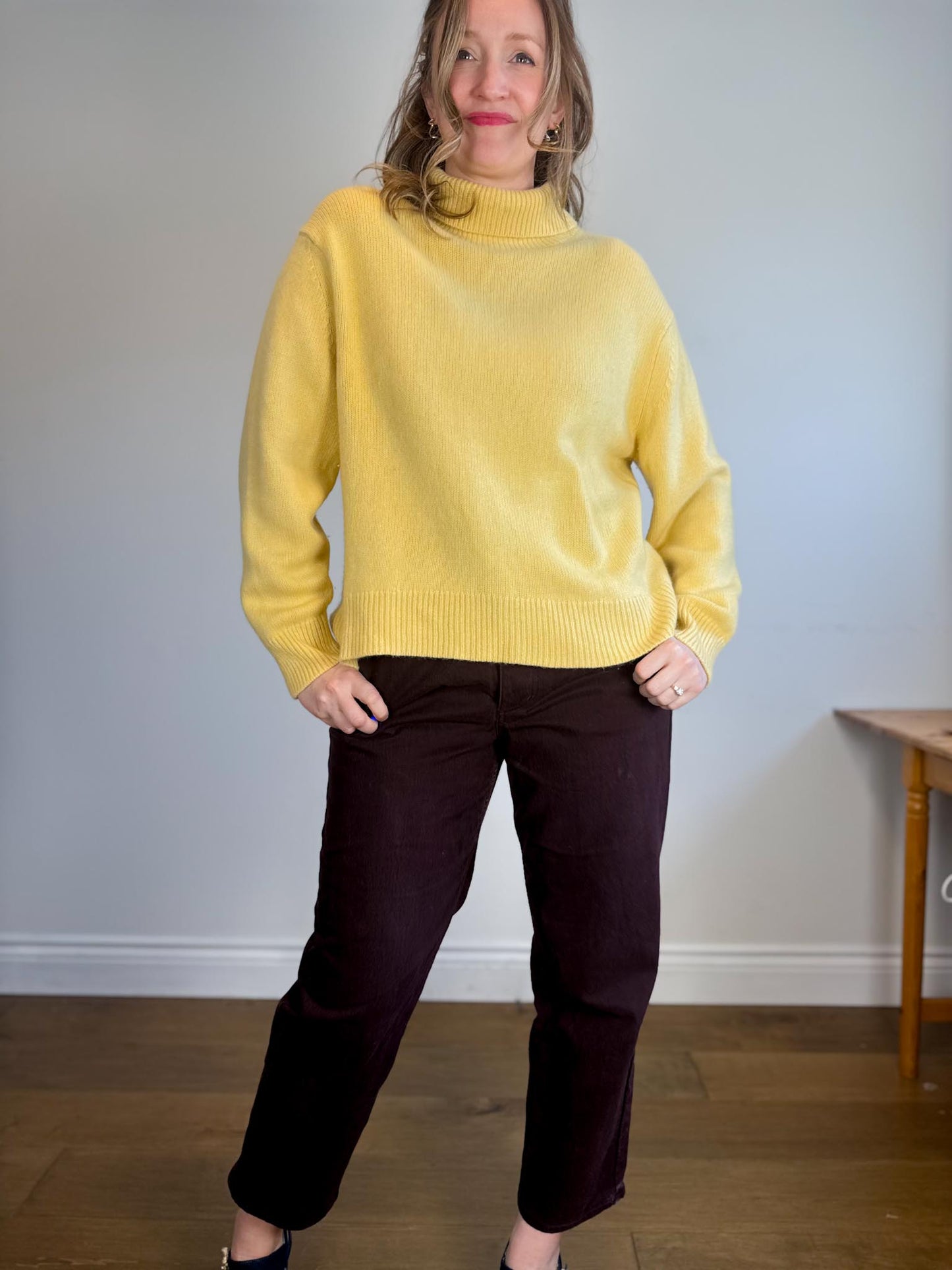 Wilfred Cashmere Turtleneck Sweater in Butter Yellow (Size L)
